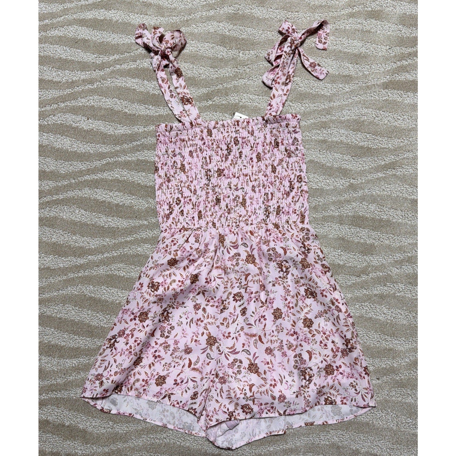Francesca’s Bette Smocked Pink Floral Romper Size Medium NWT Lined Stretchy