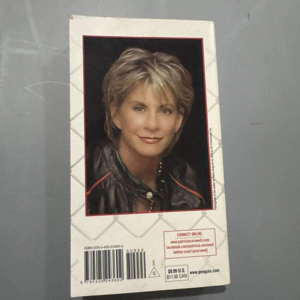 Port Mortuary (Kay Scarpetta) - Mass Market Paperback - GOOD