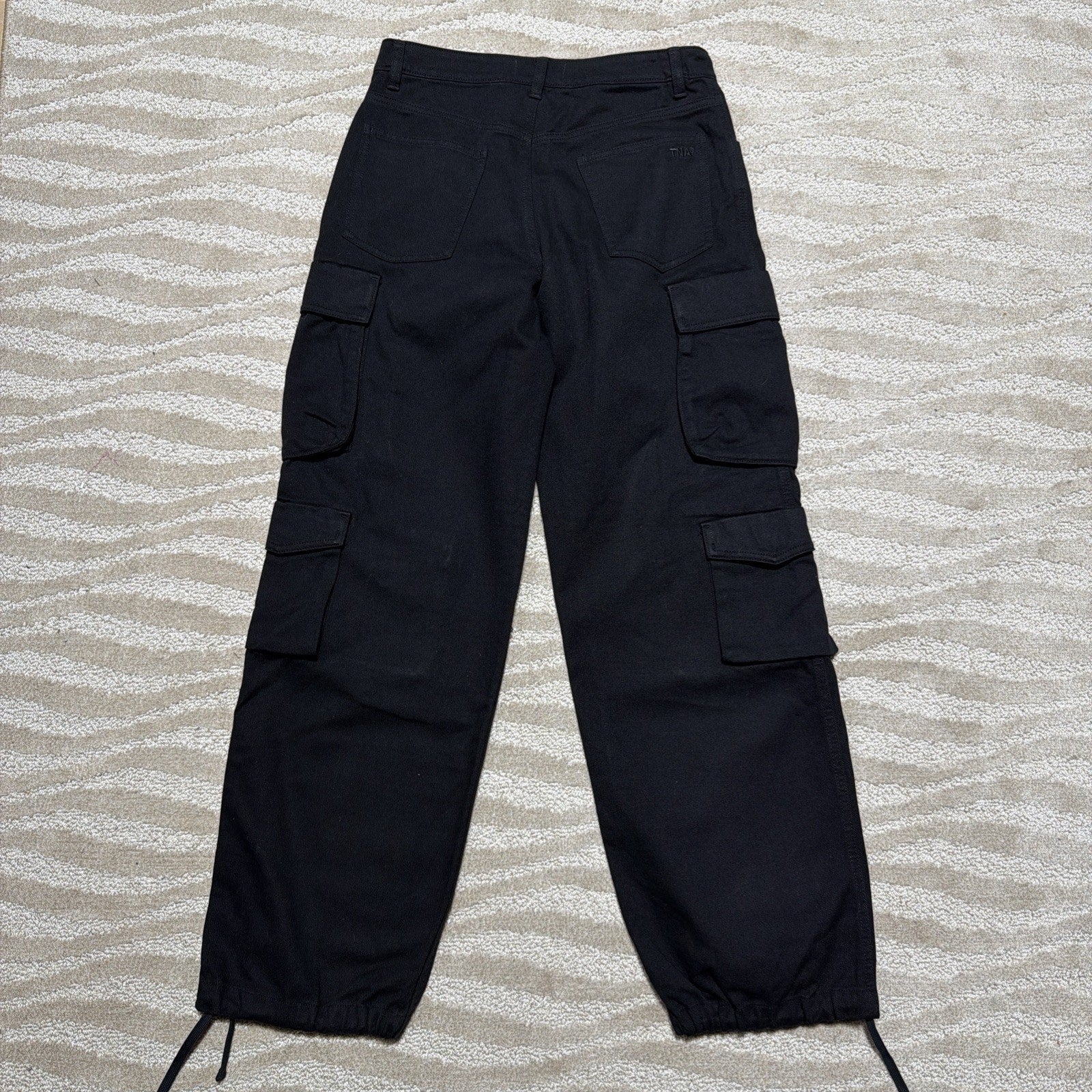 Aritzia TNA Womens Cargo Pants Size 6 Black Drawstring Ankle 30x31 NWOT