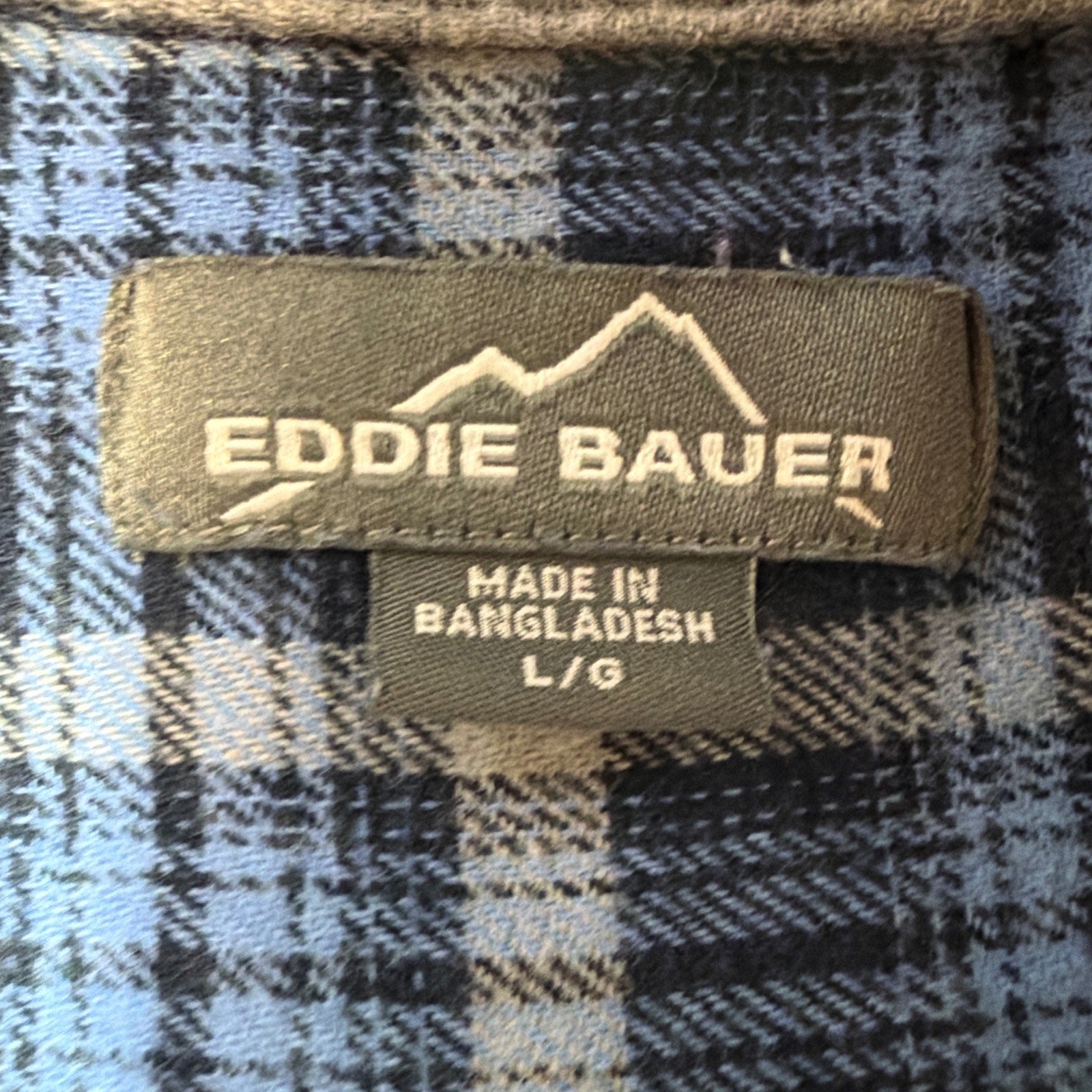 Eddie Bauer Men’s Size L 100% Cotton Flannel Blue Plaid Button Up Long Sleeve