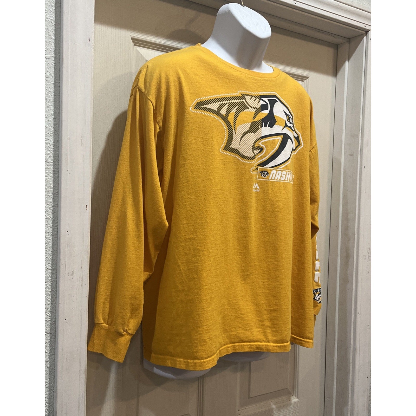 Majestic NHL Nashville Predators T Shirt Long Sleeve Crew Neck Gold Large
