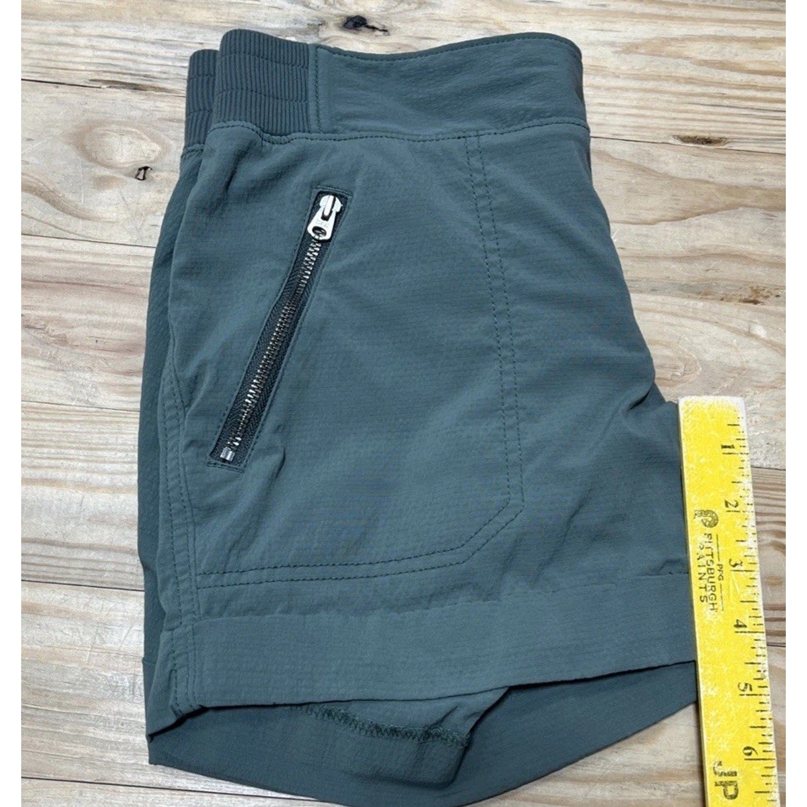 Athleta Hiking Shorts - Trekkie Green Cuffed Shorts 2