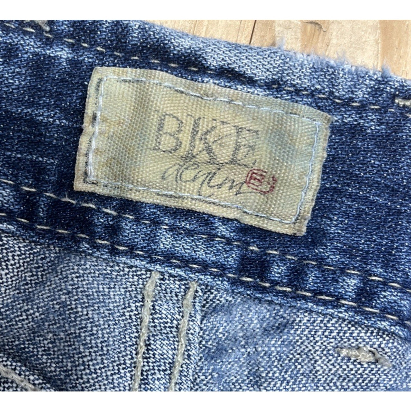 BKE Buckle Lily Denim Capri Jeans Womens Size 35x23 Stretch Blue Denim