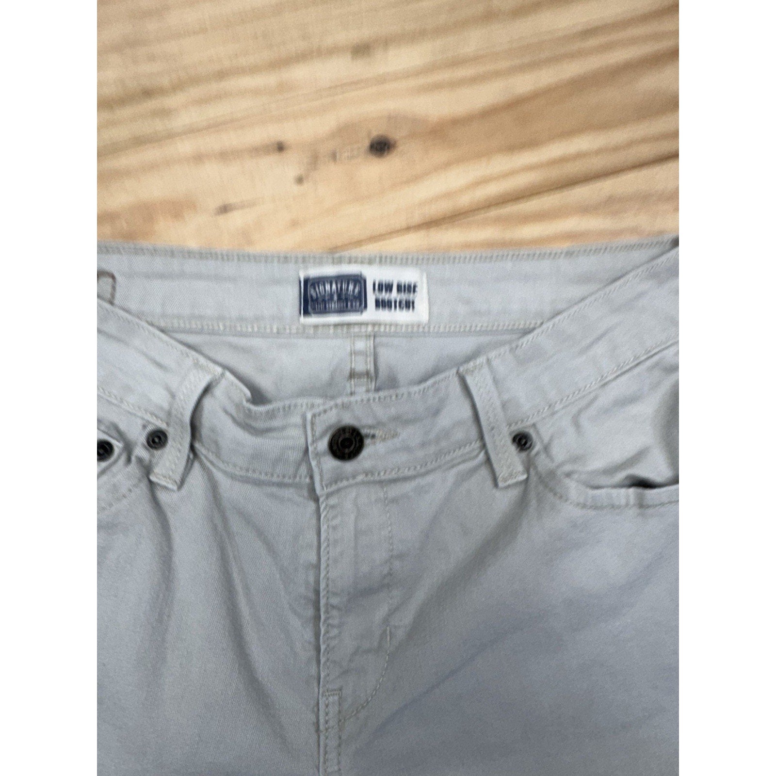 Levis Signature Jeans Low Rise Boot Cut sz Misses 10 Short Beige Stretch Denim