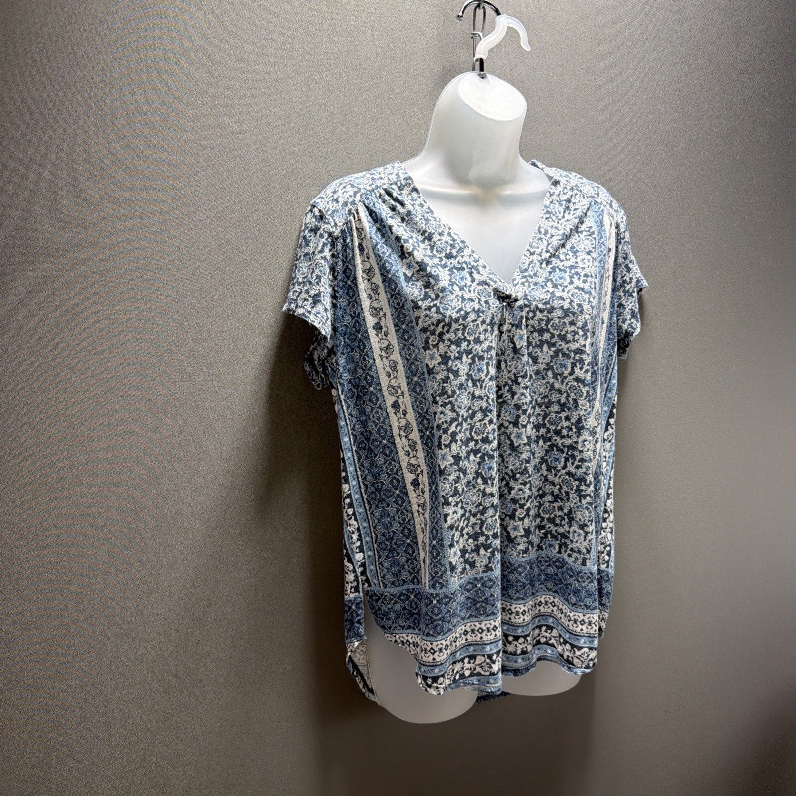 Womens Large Lucky Brand Short Sleeve Notch Neck Floral Shirt Top Blue White