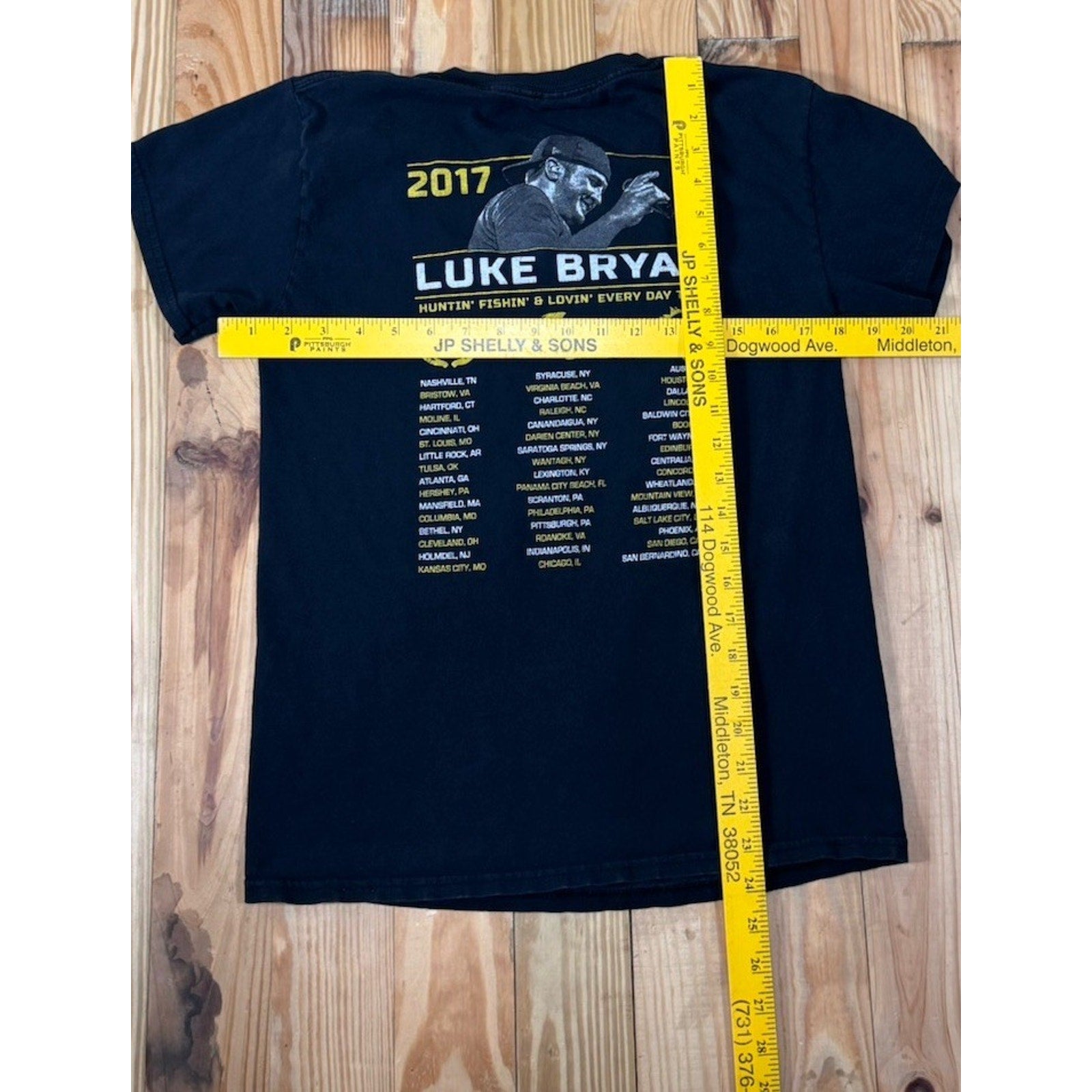 LUKE BRYAN Huntin' Fishin' & Lovin' Everyday Tour 2017 Size Small Black T-Shirt