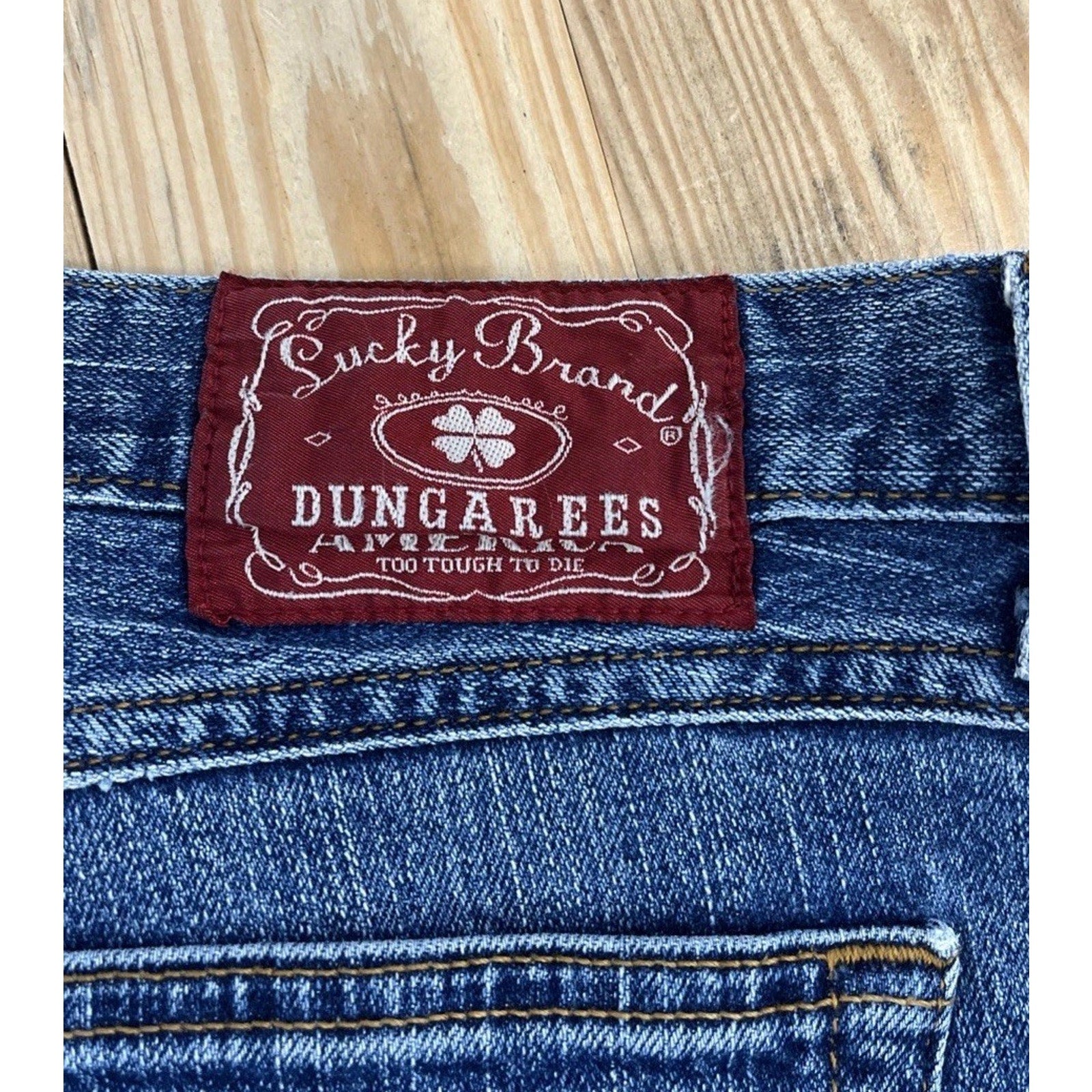Lucky Brand Dungarees Jeans Size 31x32 Classic Fit Medium Wash Josie