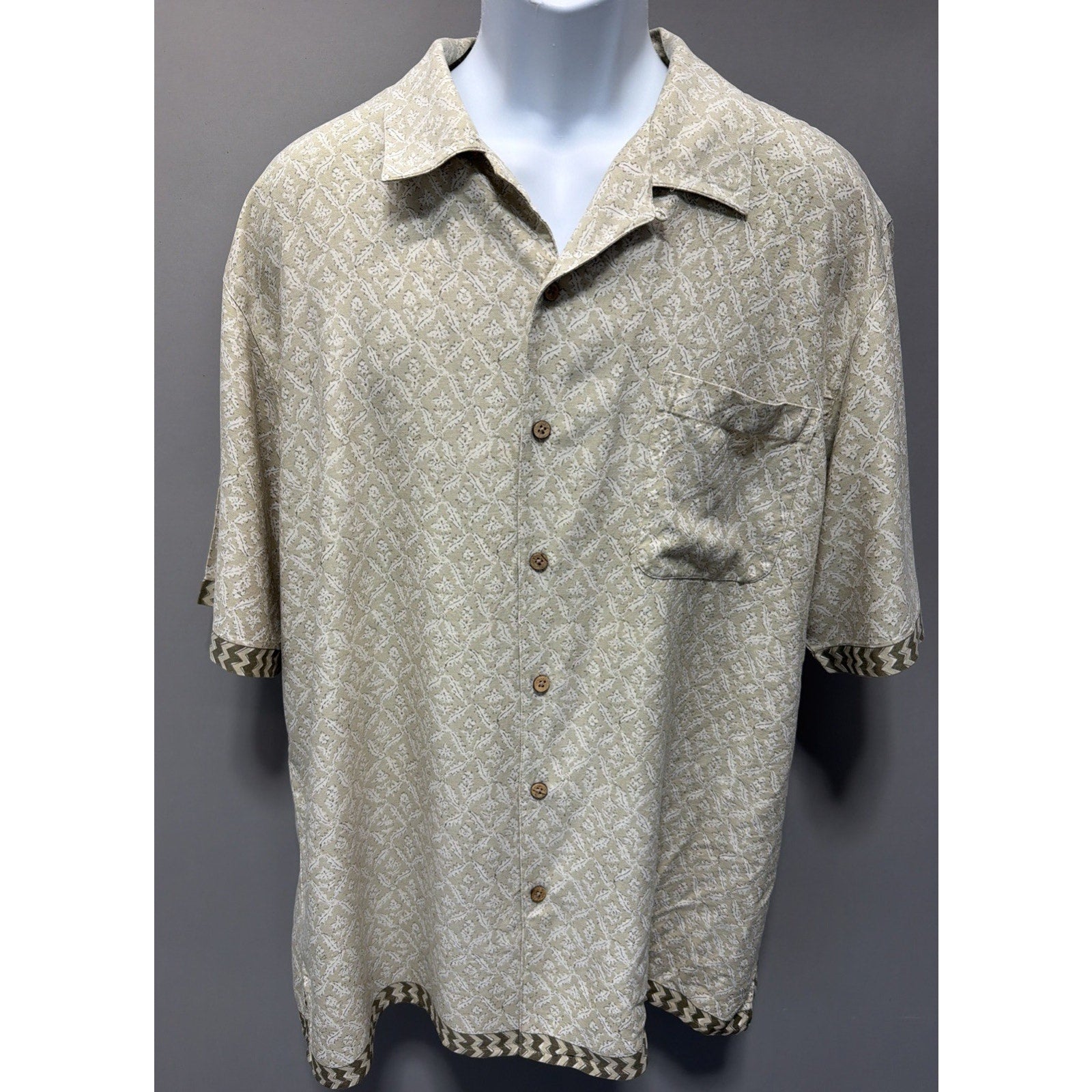 Vintage Silk Shirt Mens XL Geometric Short Sleeve 100% Silk Camp