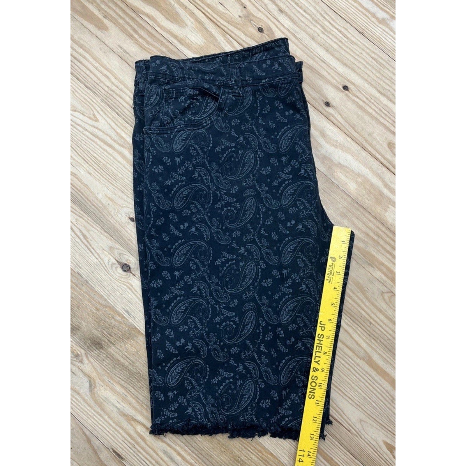 WT02 Mens Paisley Shorts Sz.42 Black
