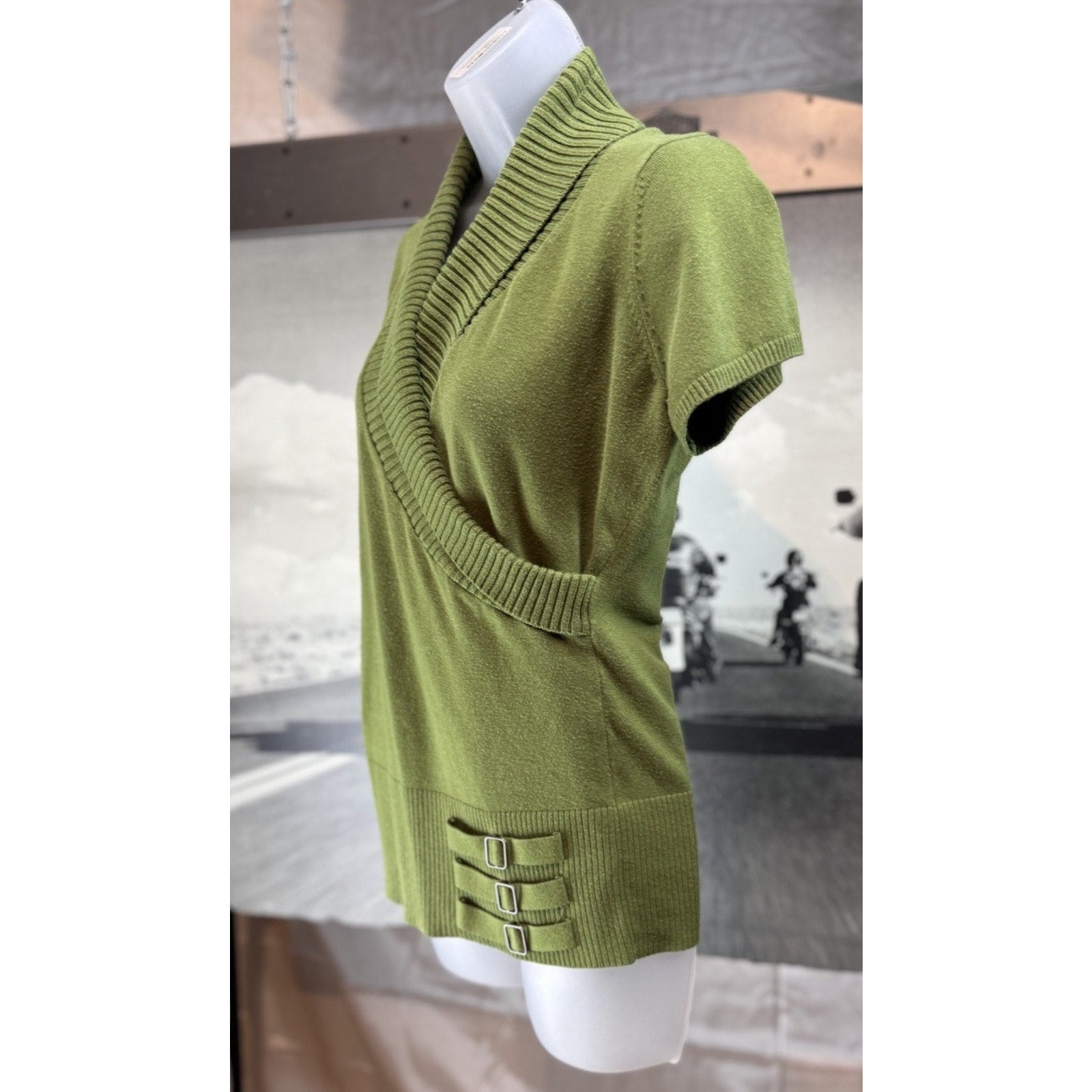 New Directions Green V-Neck Asymmetrical Hem Knit Sweater Women’s Small
