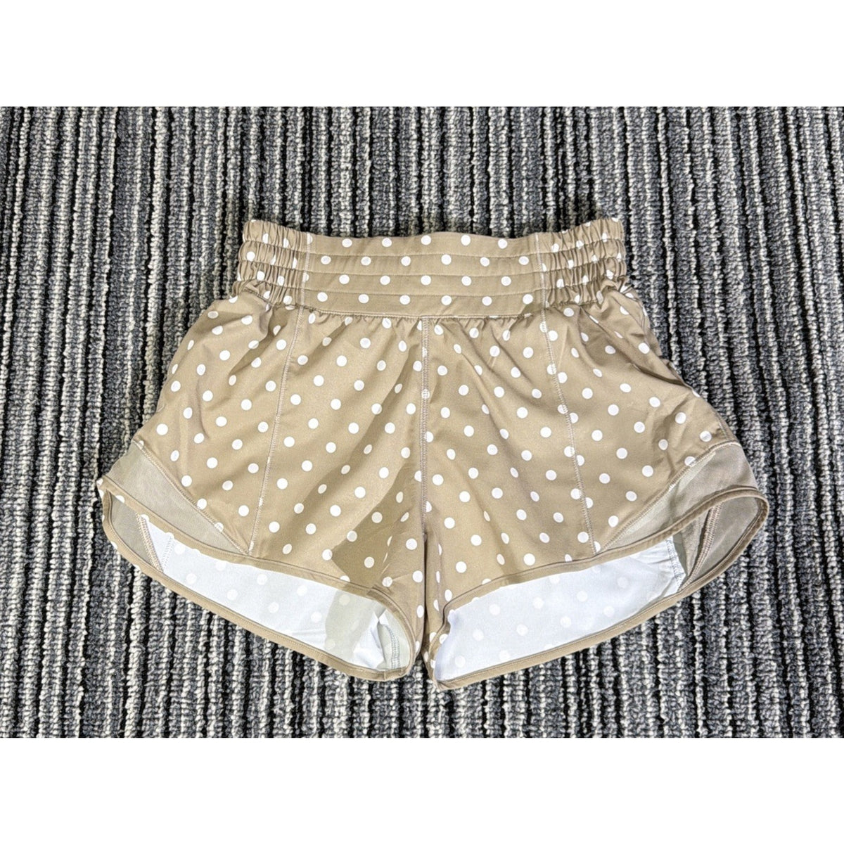 Lululemon Hotty Hot High-Rise Short 2.5" Simple Polka White Sheer Oak Size 4