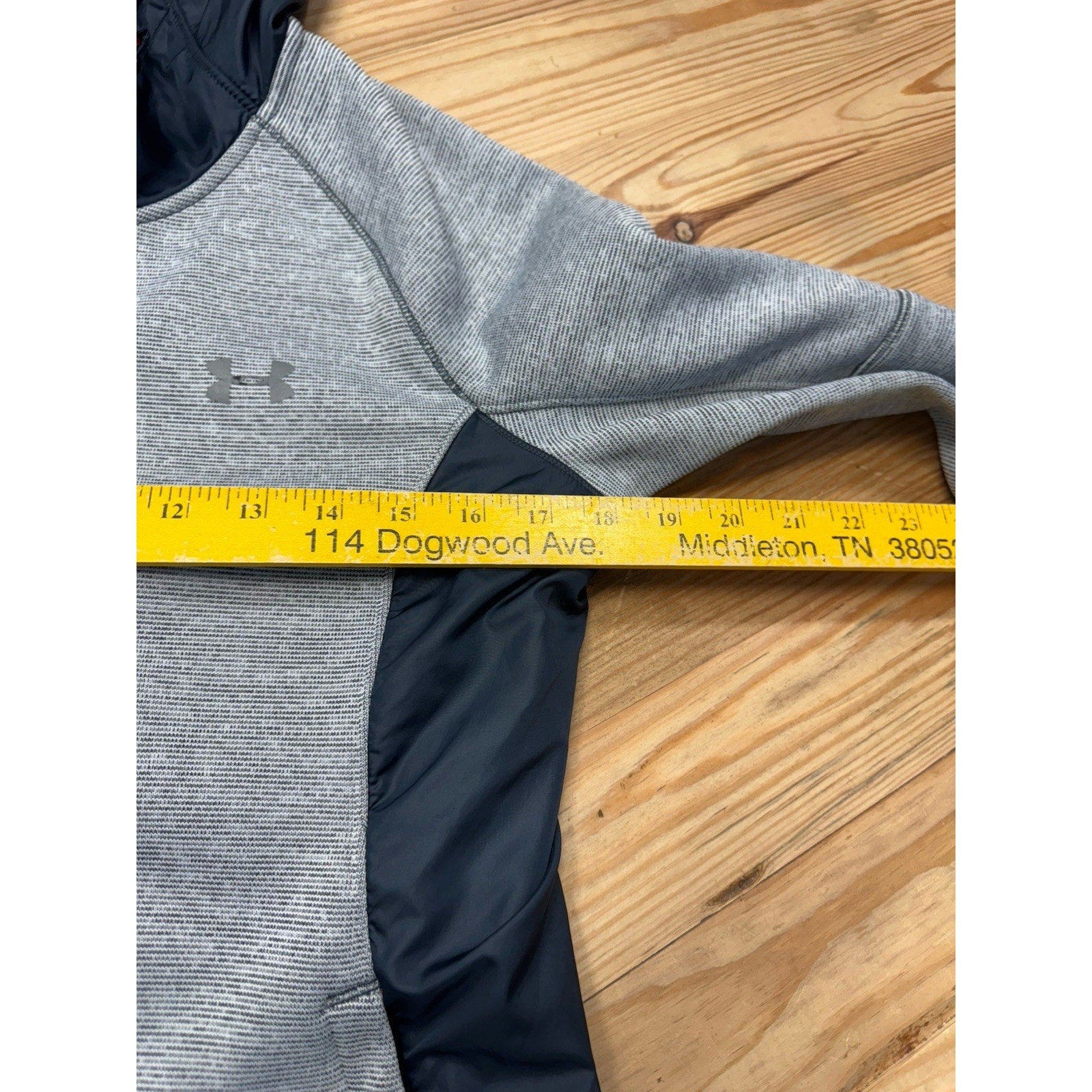 Under Armour Hoodie Women's Medium Running Shirt Grey Long Sleeve Full Zip Storm