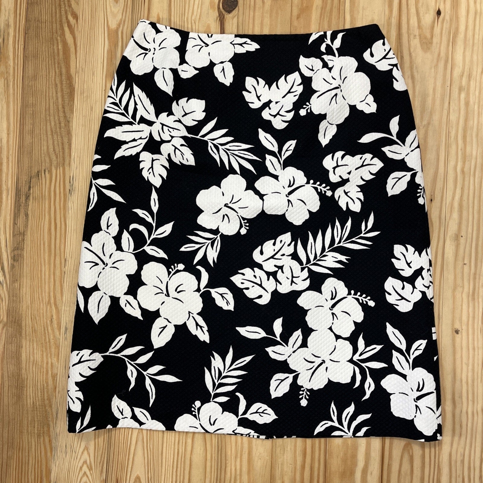 Talbots Floral Print Pencil Skirt Black White Mid Rise Workwear Women's Size 6