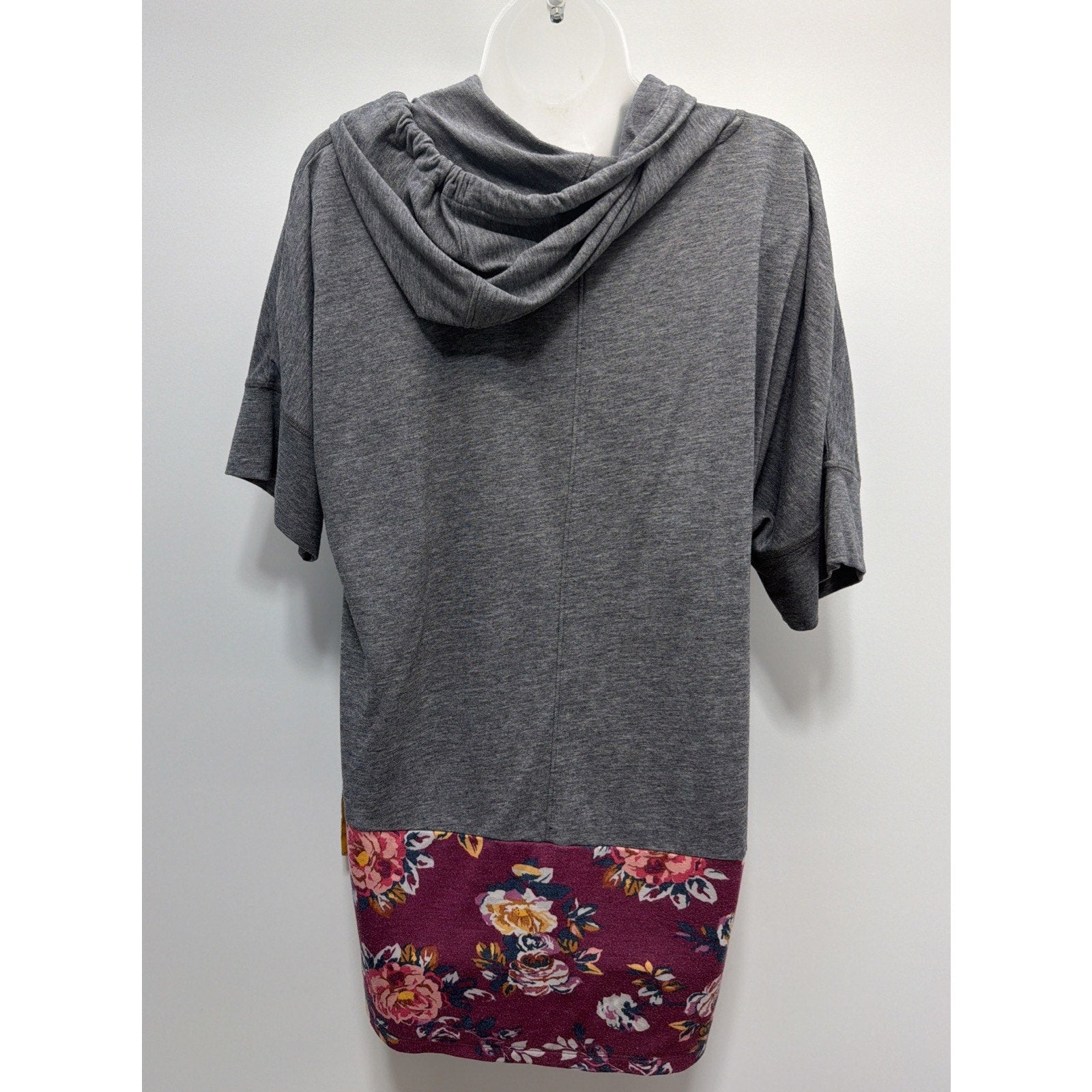 Matilda Jane Womens Carpool Lane Hoodie Size Medium Gray Floral Contrast Hi-Low