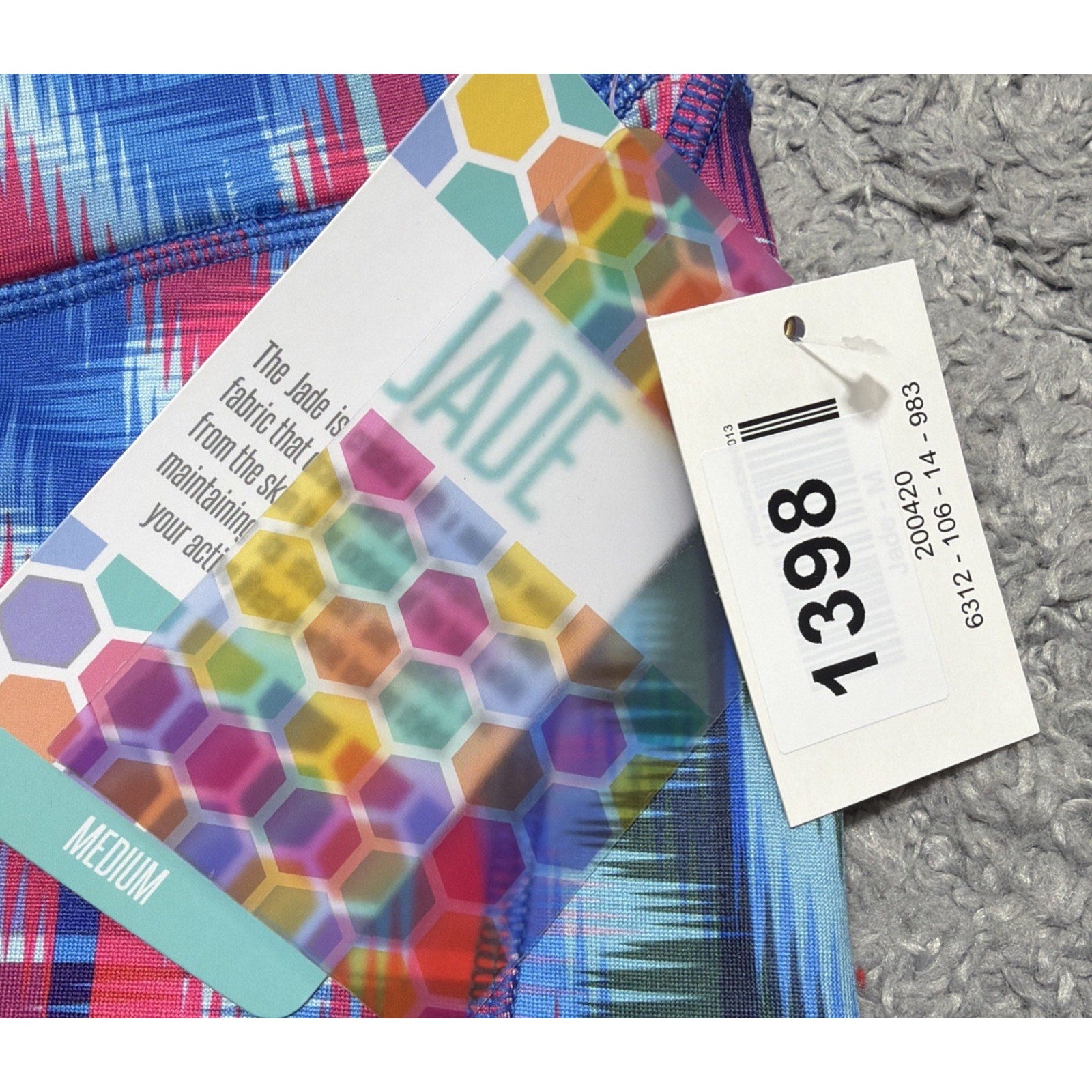 Lularoe Jade NWT Size M Athletic Compression Capris Multicolored Geometric