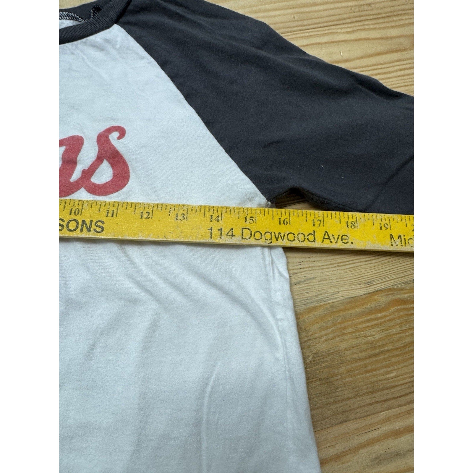 Vans White & Black Raglan Sleeve T-Shirt Boys Size Small Red Felt Logo Lettering