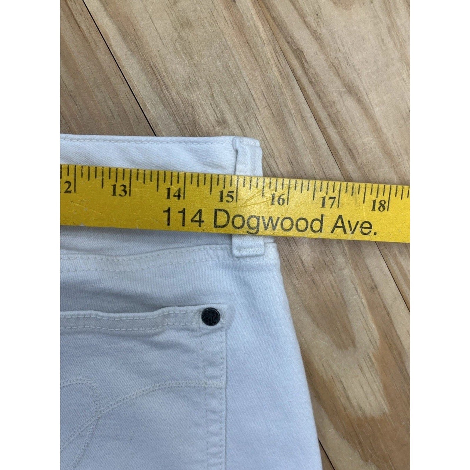 Women's Miracle Body White Distressed Straight Leg Jeans Size 10 Cotton Blend