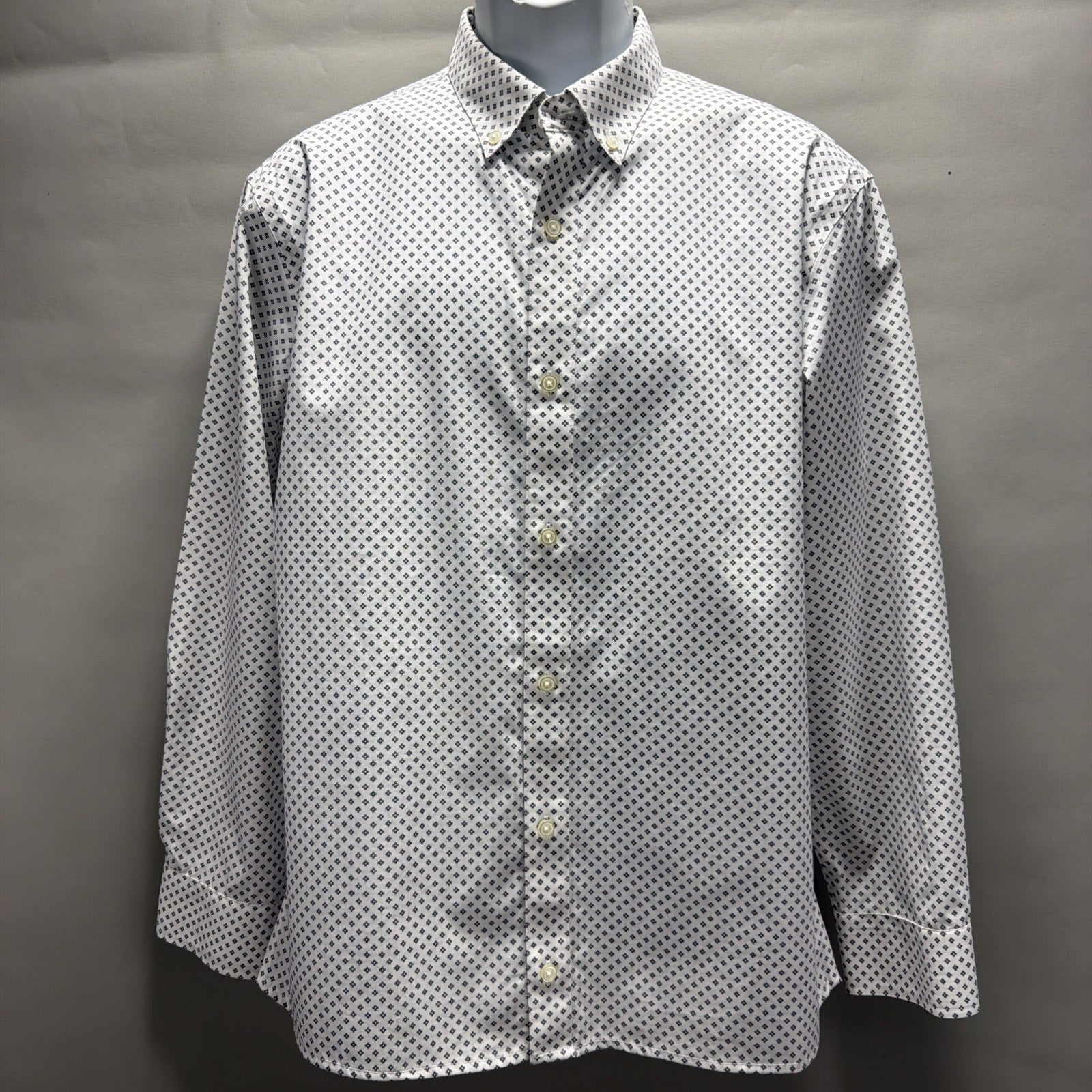 Banana Republic Standard-Fit Non-Iron Dress Shirt in White Blue Dot Size L NWOT