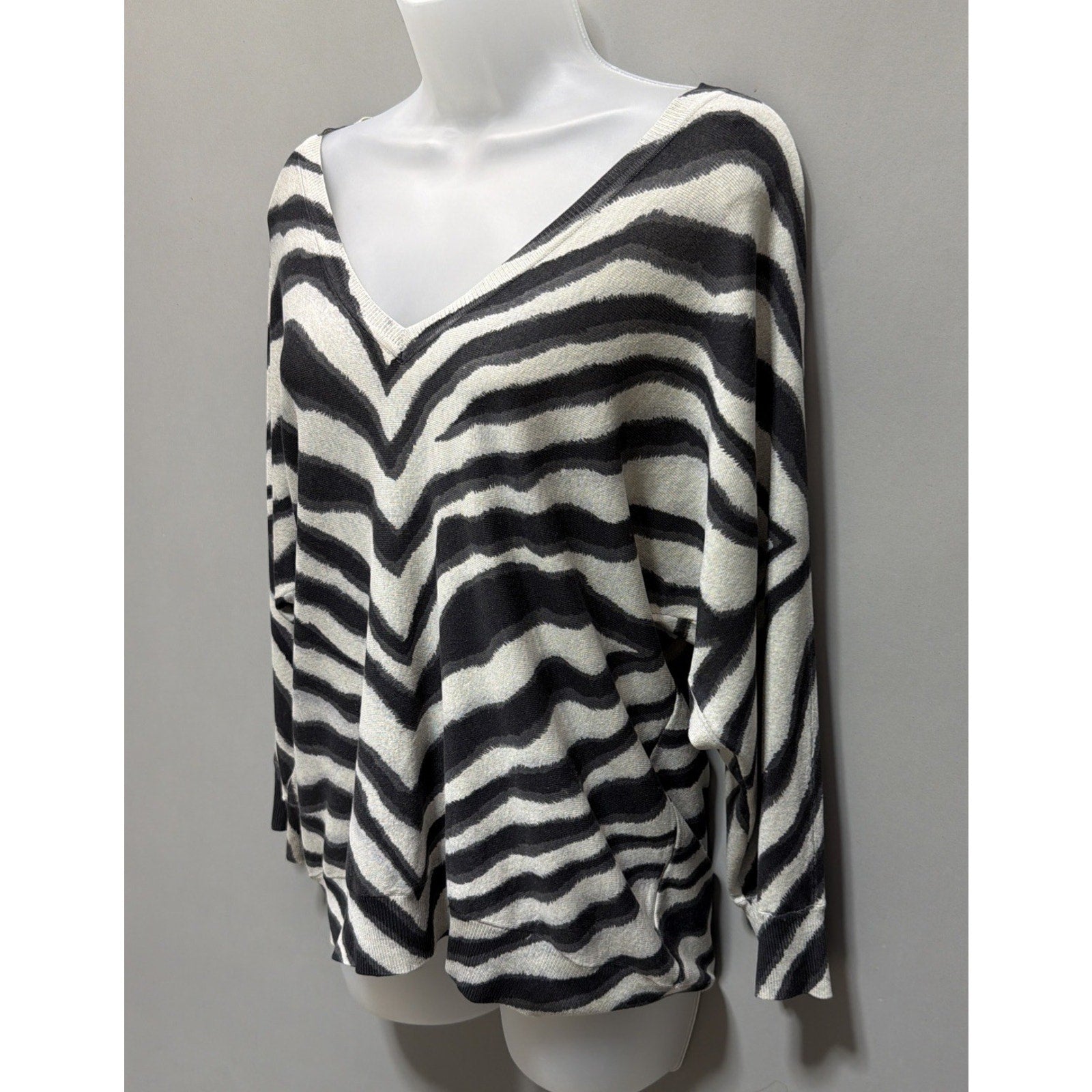Michael Kors Zebra Print Silk Blend Dolman Sleeve Sweater Top Womens M Oversized