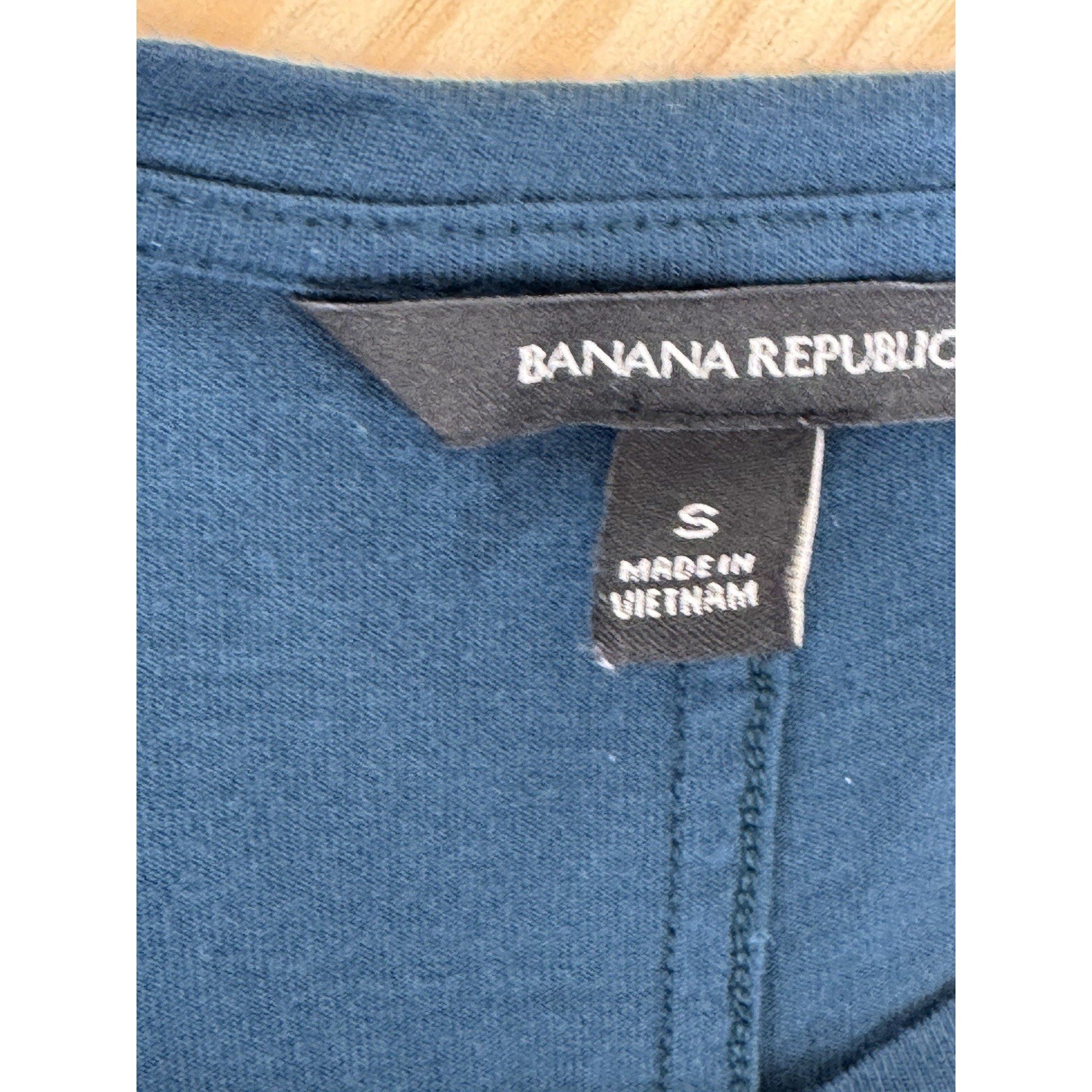Banana Republic Green Long Sleeve Tee Back Seam Detail Women’s Size Small