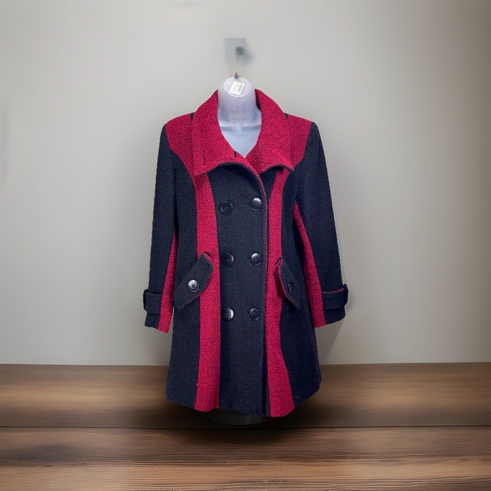 MARK REED WOMEN'S WOOL COAT, SIZE 8 Petite Heavy Button Closure Fitted Style