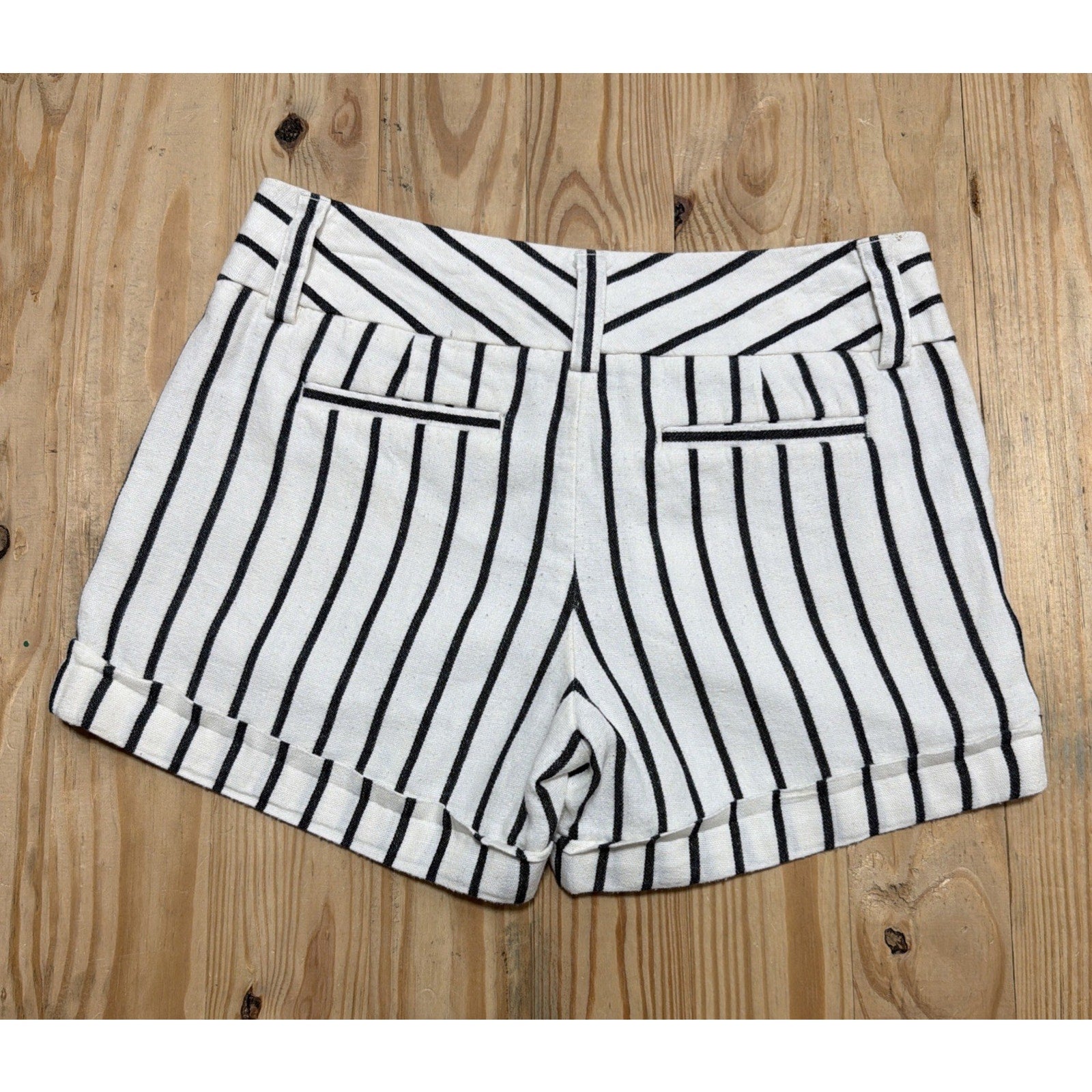 EXPRESS Shorts Ivory Stripe Linen Blend MIDI Mid Rise 28”