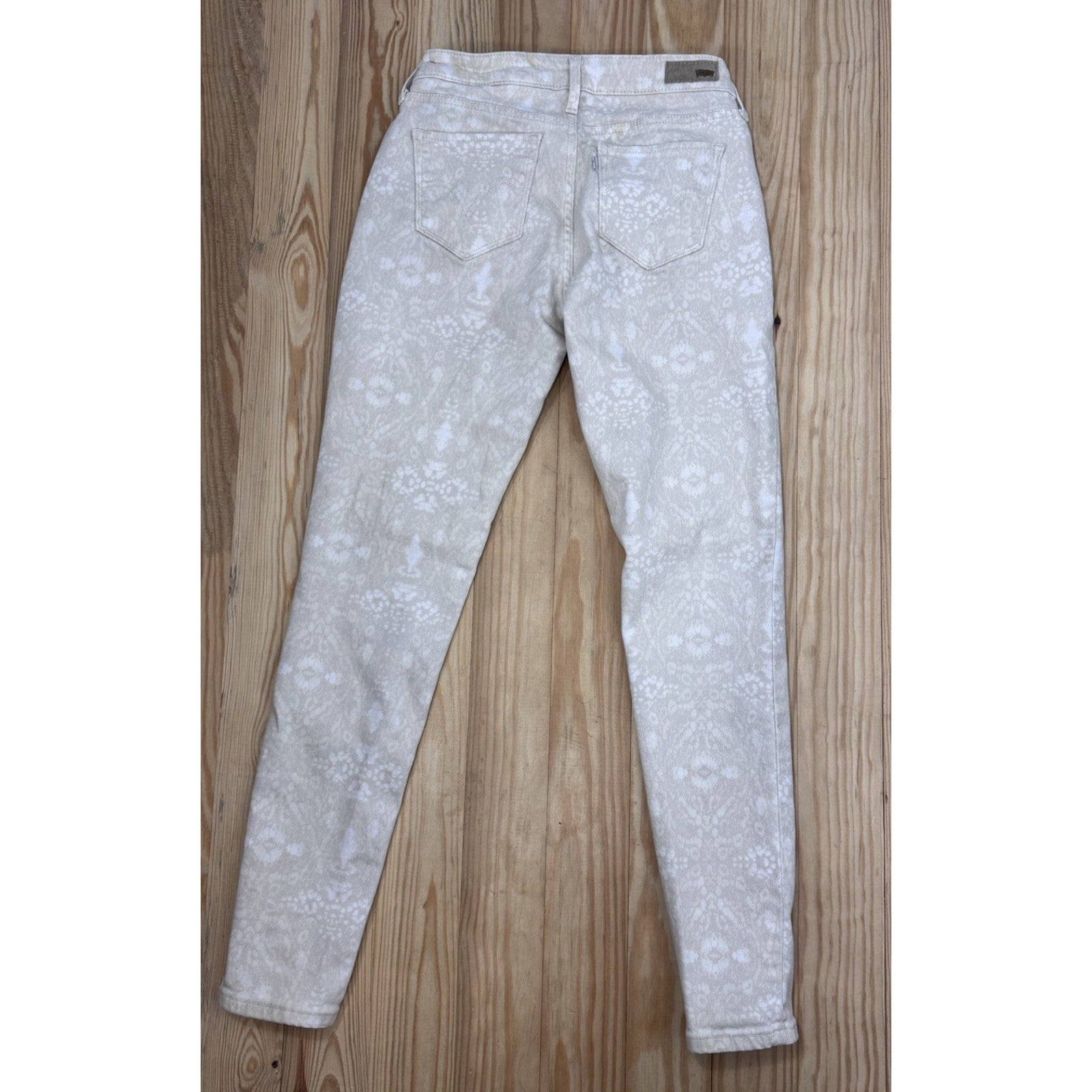Levi's Size 6M Women’s Legging Jeans Inseam 28” Printed Cream and White