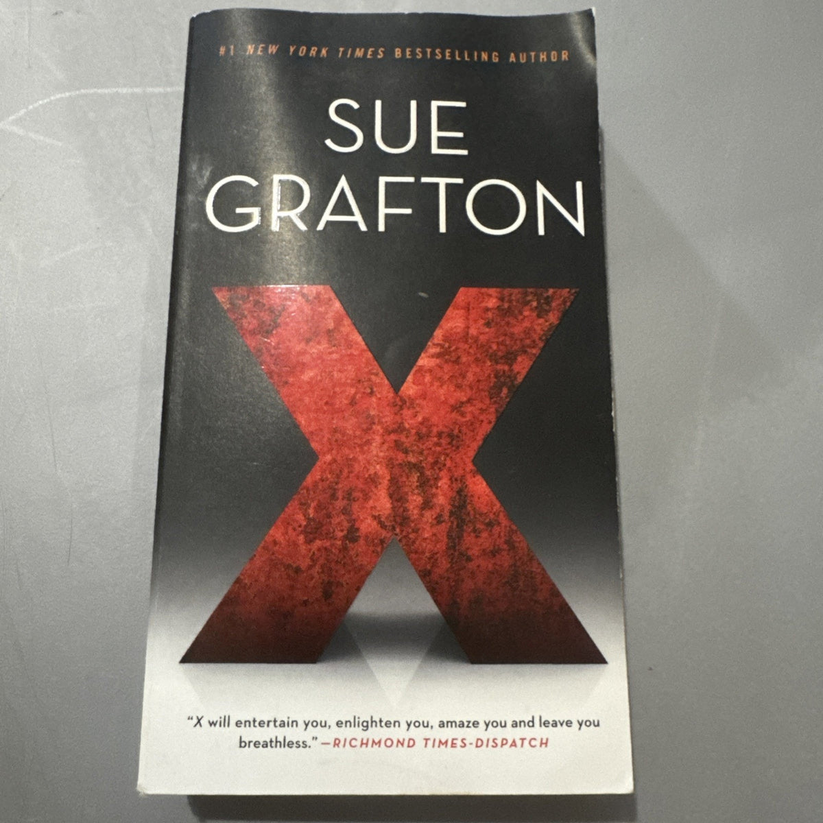 X; A Kinsey Millhone Novel - paperback, Sue Grafton, 9781101981870