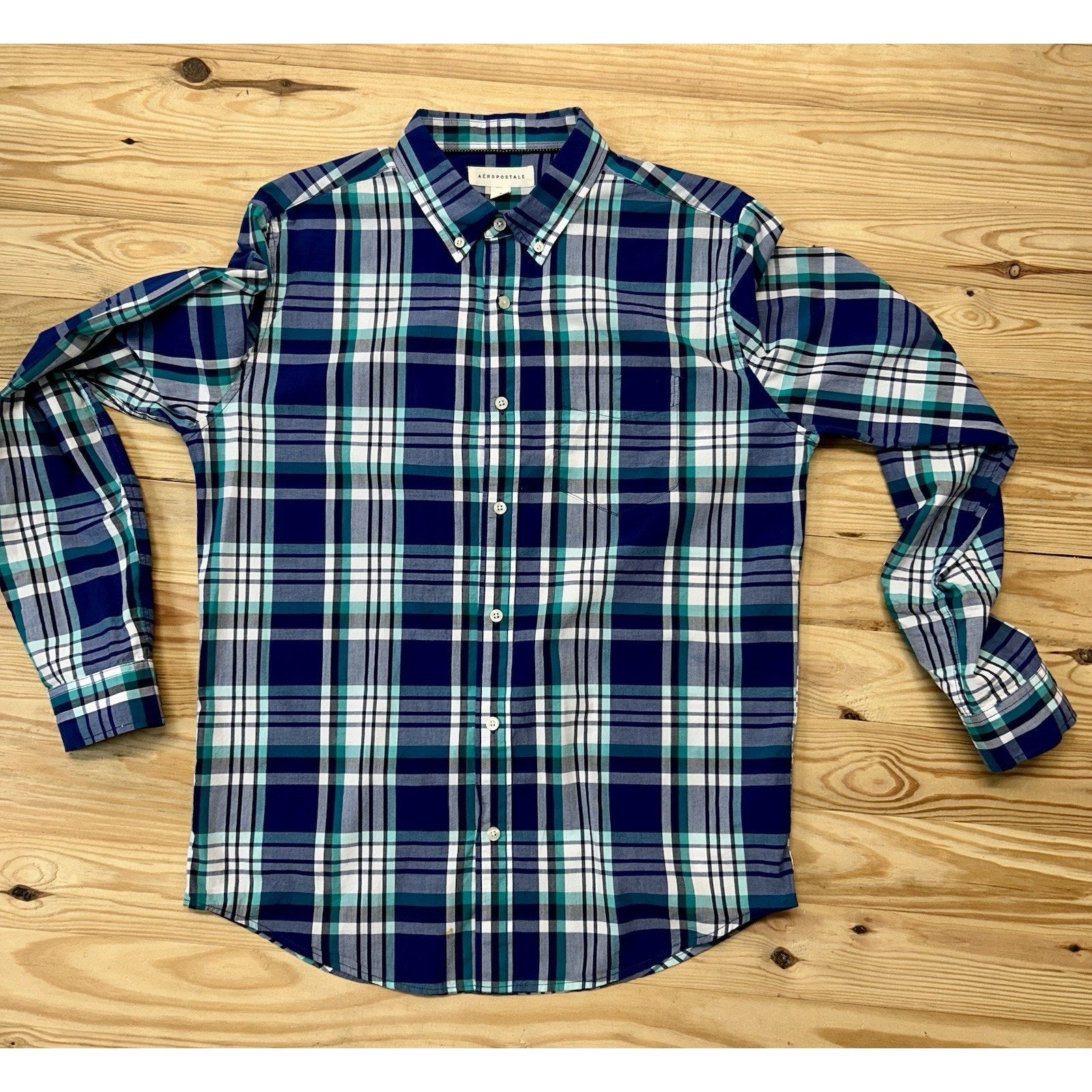 Aeropostale Long Sleeve Button Down Shirt Mens Size M Green Plaid 100% Cotton.