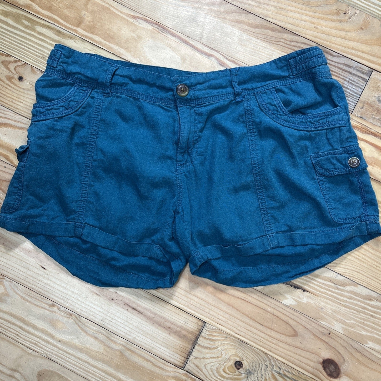 Maurice’s cuffed leg Linen Blend shorts size 11/12 regular