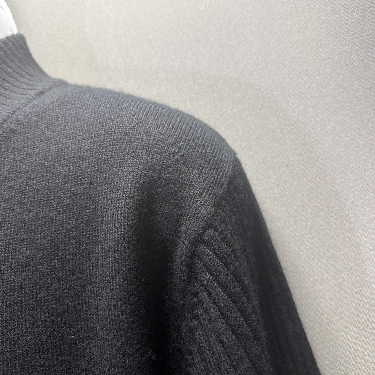 Newton Trading Co Mens XL Black 100% Merino Wool Full Zip Sweater. Flaw
