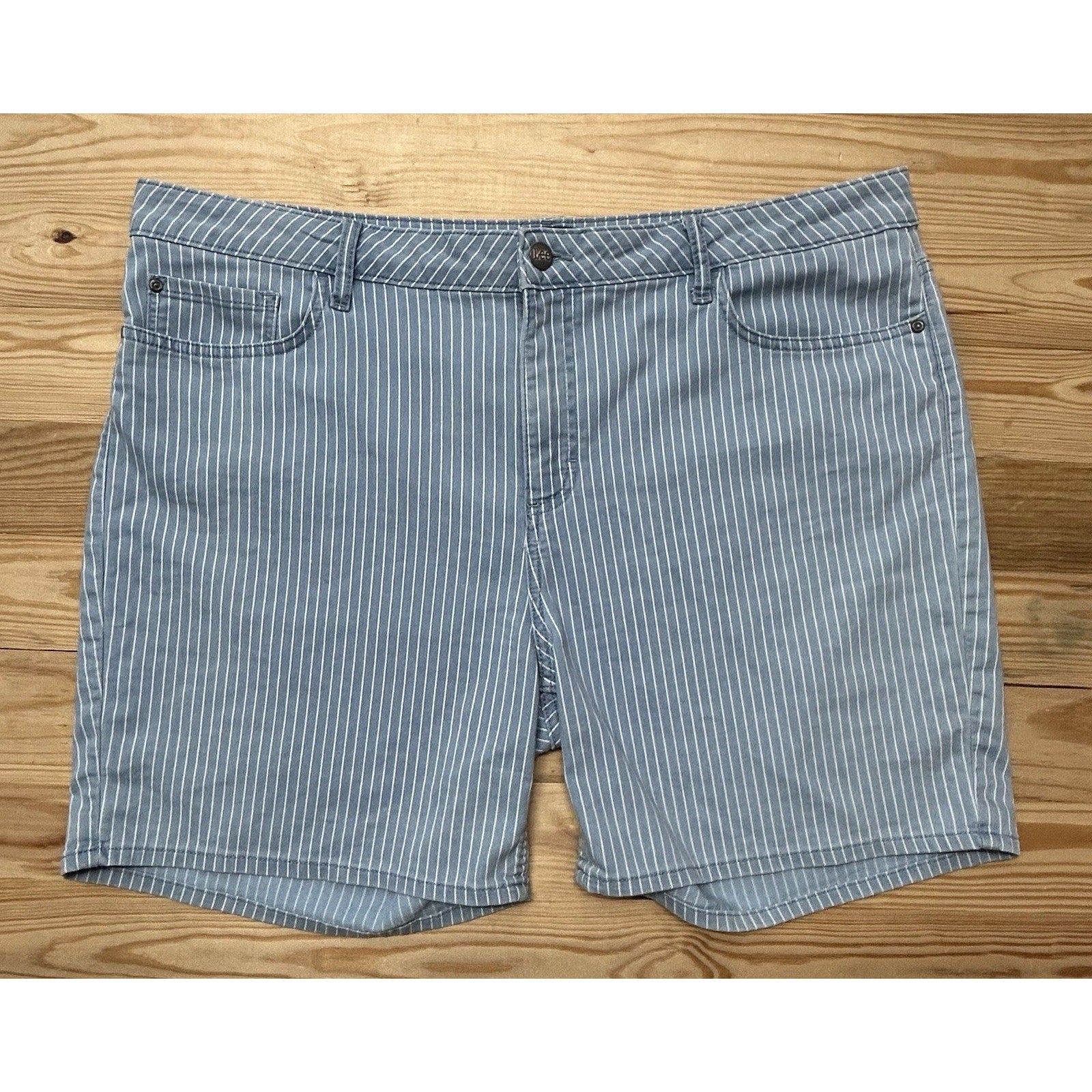 Riders By Lee Women SZ 22M Stretch Mid Rise Denim Bermuda Short- Summer Casual.