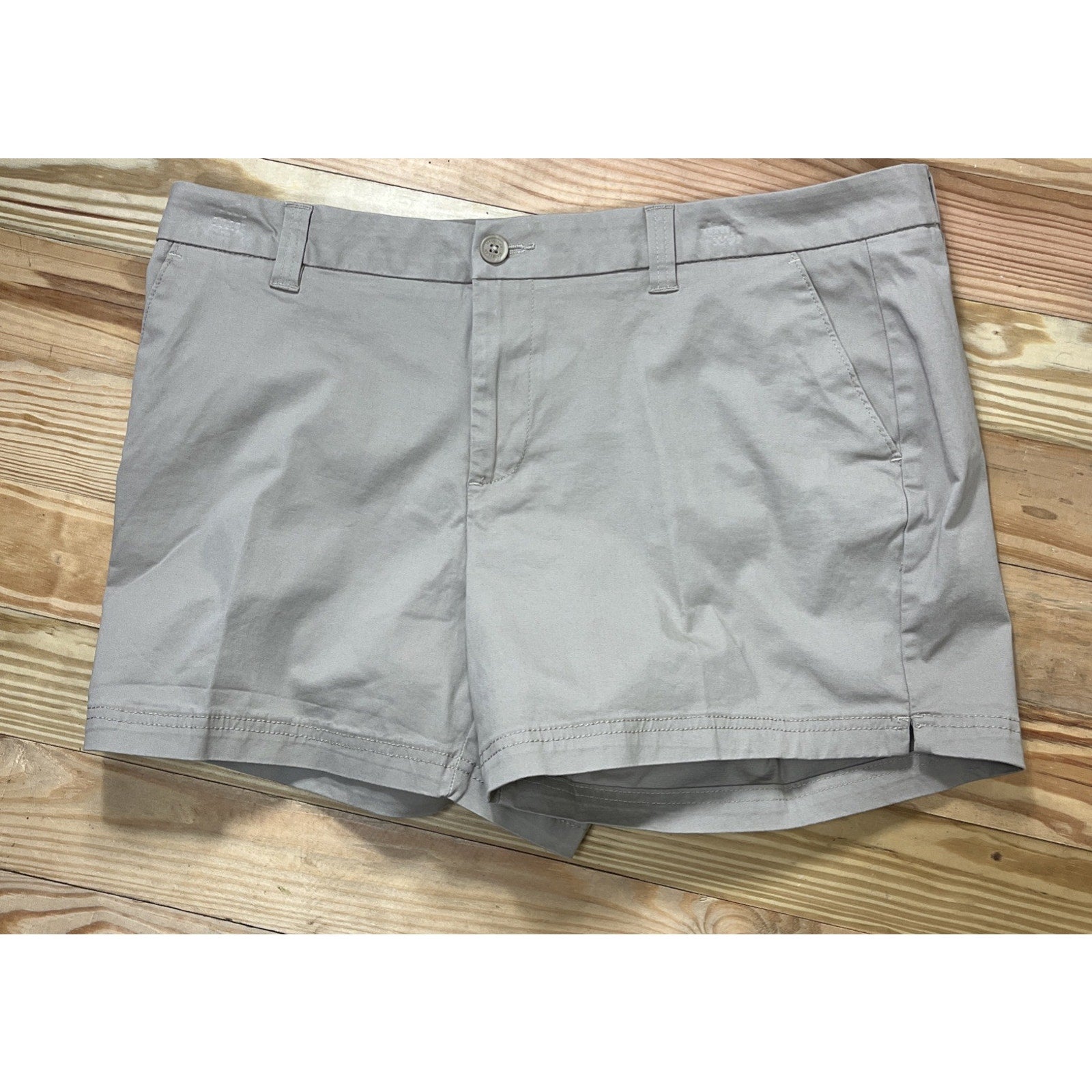 NWT Magellan Outdoors Happy Camper Shorts Women’s Size 16