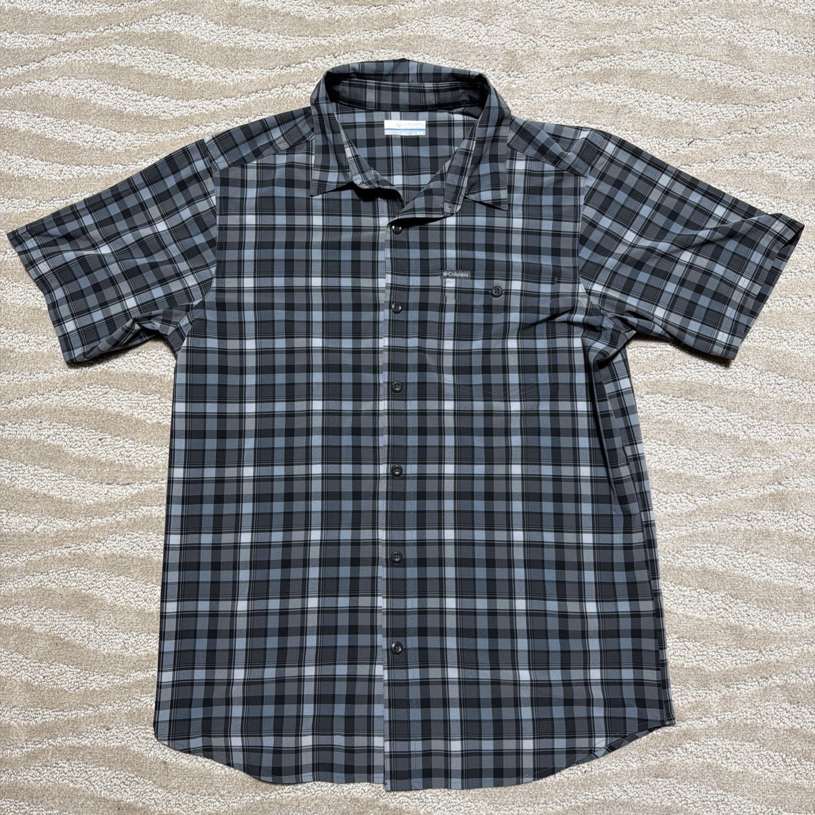 Columbia Performance Plaid Shirt Mens M Short Sleeve Button Gray Blue NWOT