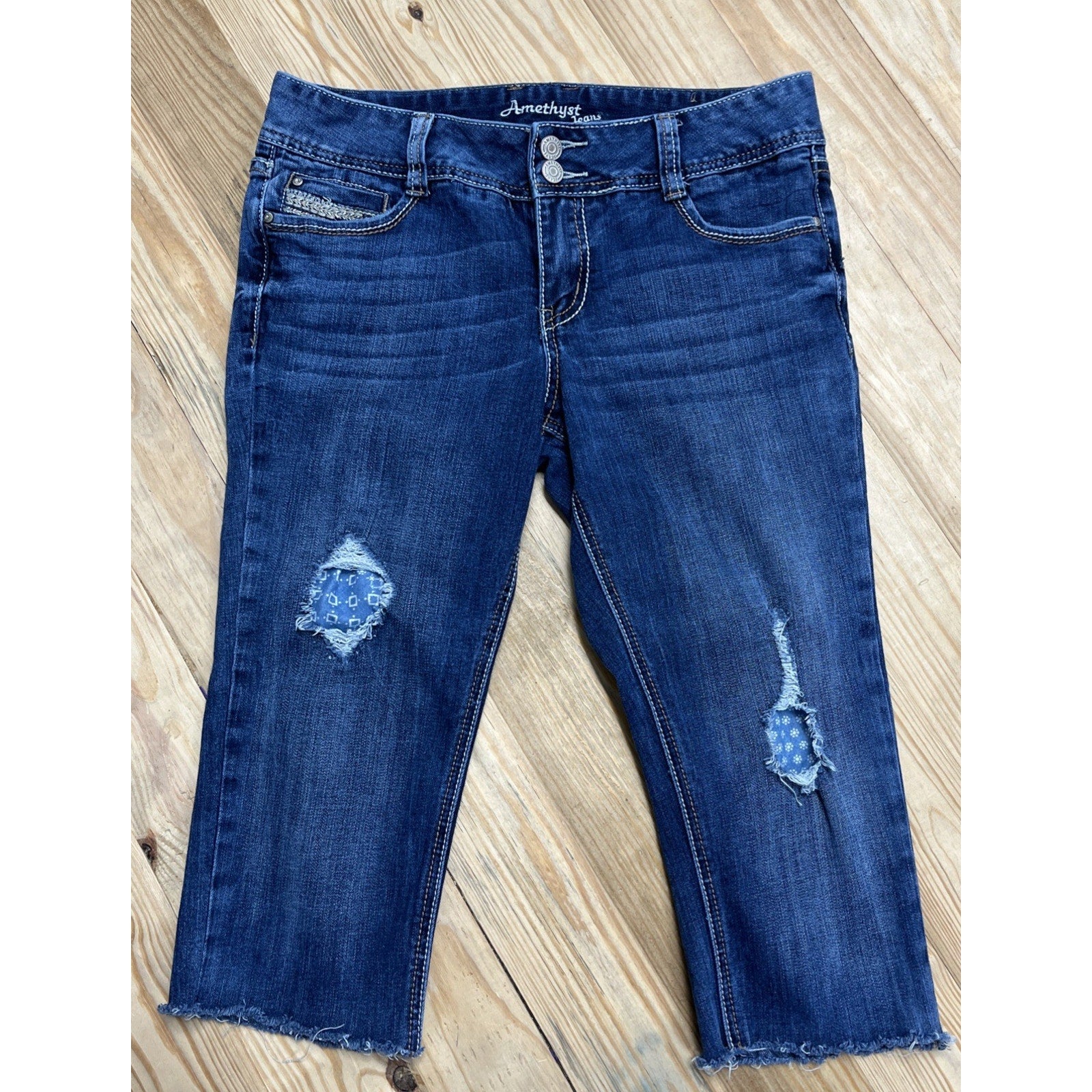 Amethyst Jeans Embroidered Capri Sz 7