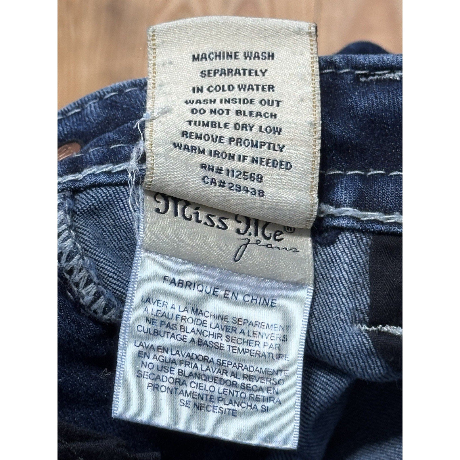 Miss Me Mid-Rise Slim Boot Jeans Size 30 MP7315SB Aztec Design Measures 29X33