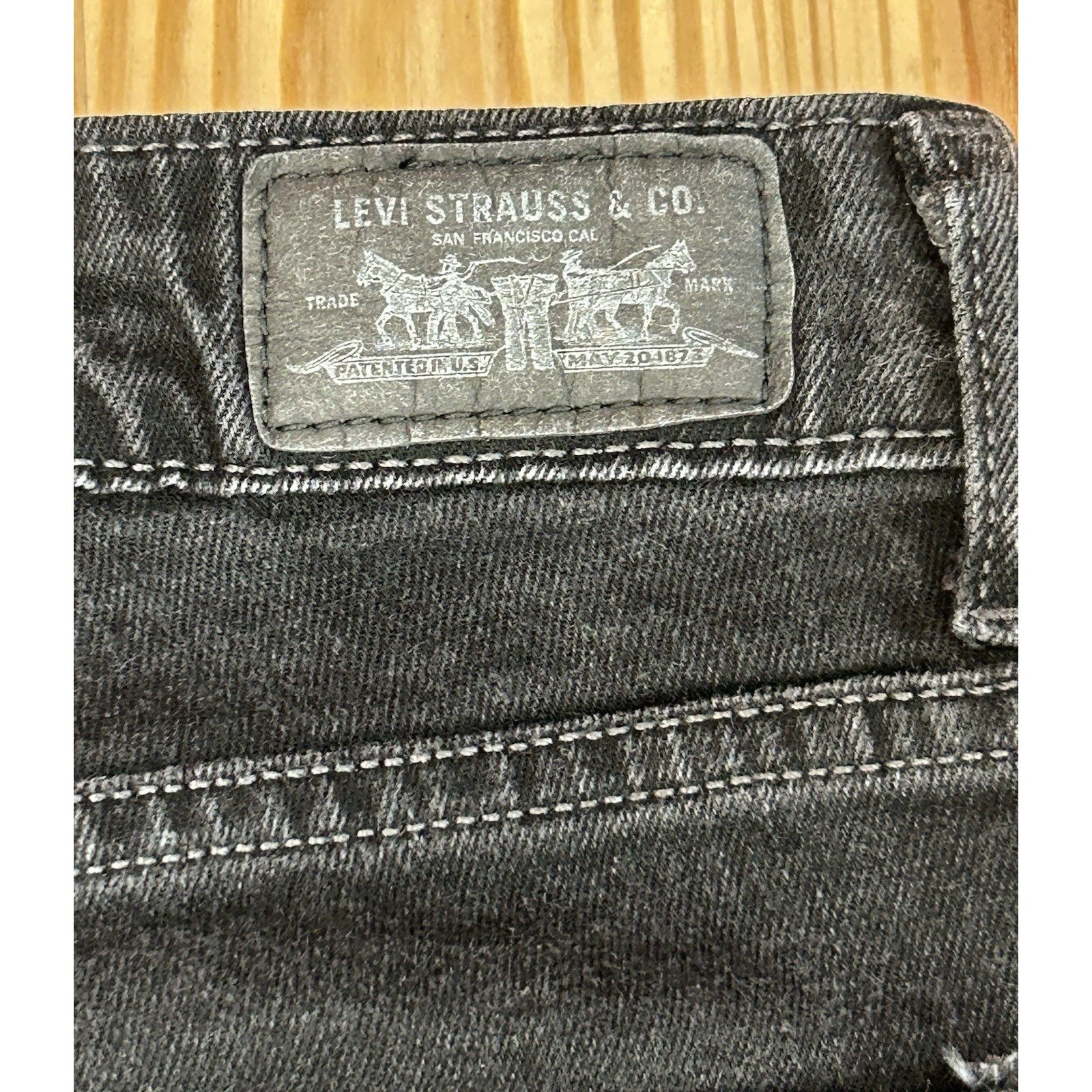 Levis Women's Jeans Size 2 Black Denim 2M Mid Rise Skinny - 1769 .