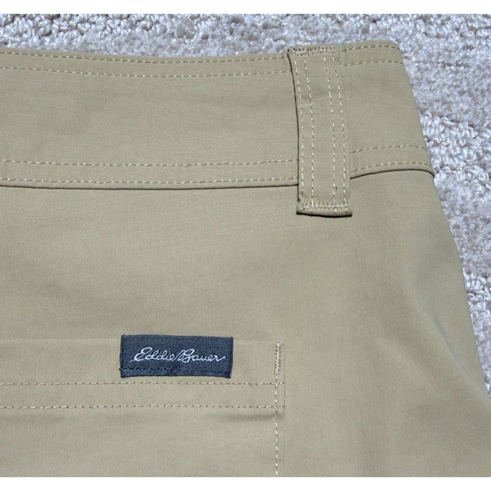 Eddie Bauer Women's Hiking Utility Cargo Pocket Shorts Khaki Stretch Sz 8 NWOT