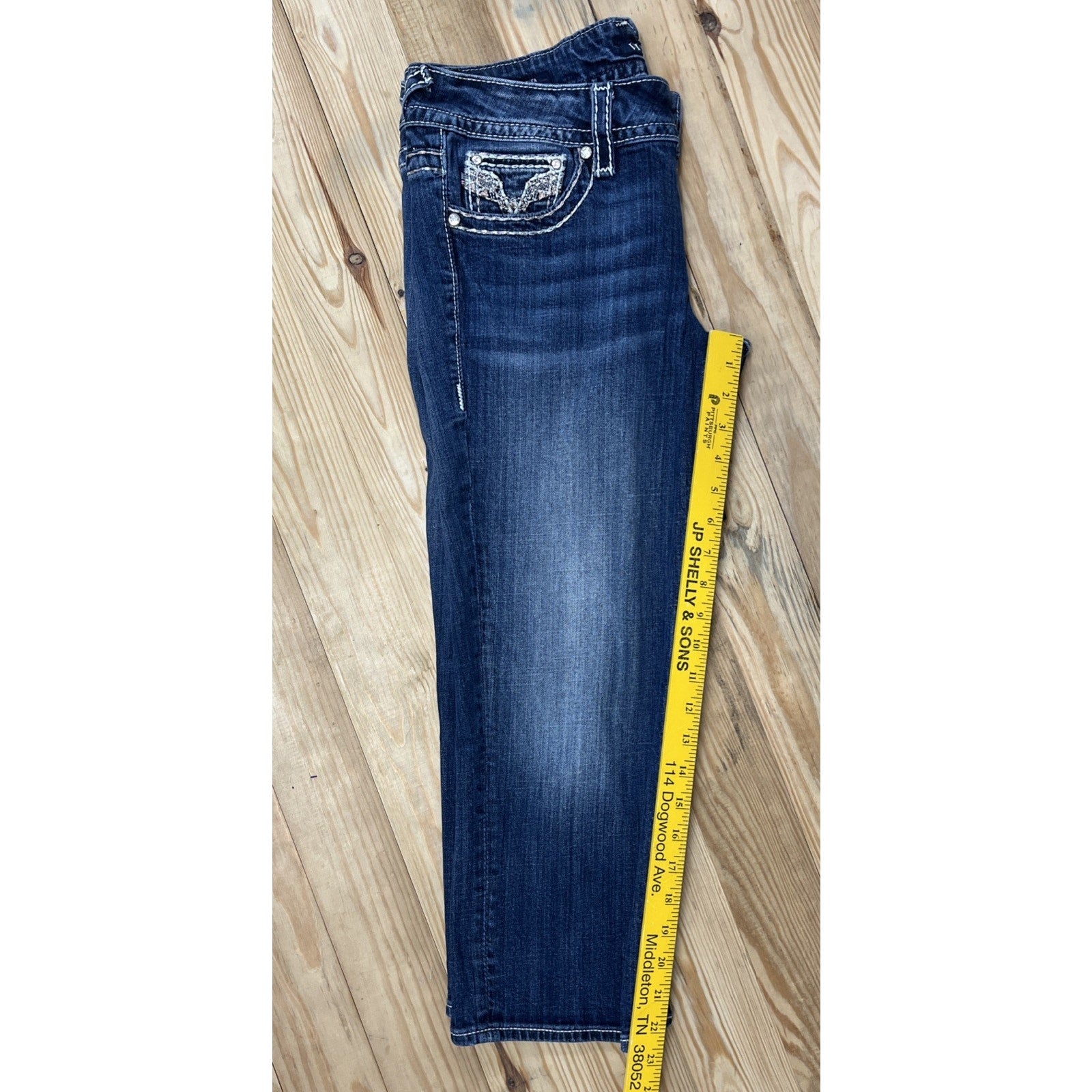 Vigoss Jeans Women's Chelsea CAPRI Embroidered Sequin Stretch (size 9/10