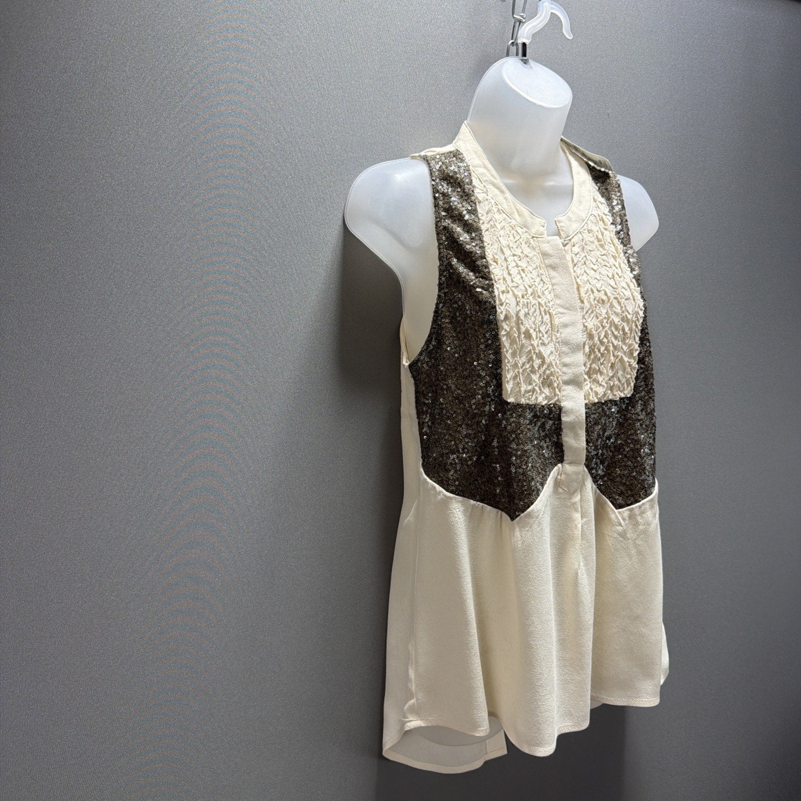 New BKE Buckle Top Womens Medium Ruffle Sequin Sleeveless Cream Brown NWT