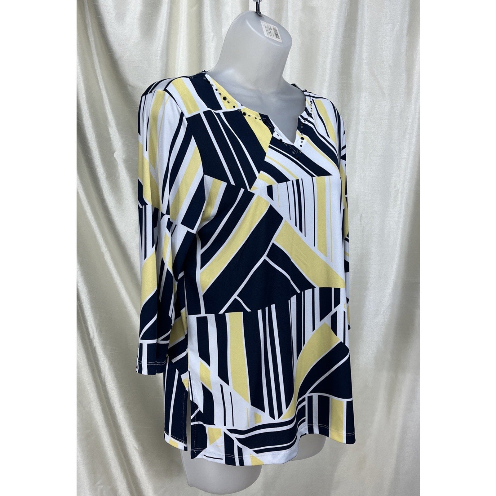 Alfred Dunner Women’s Blue and Yellow Triangle Striped Design V Neck Lace 3/4 PS