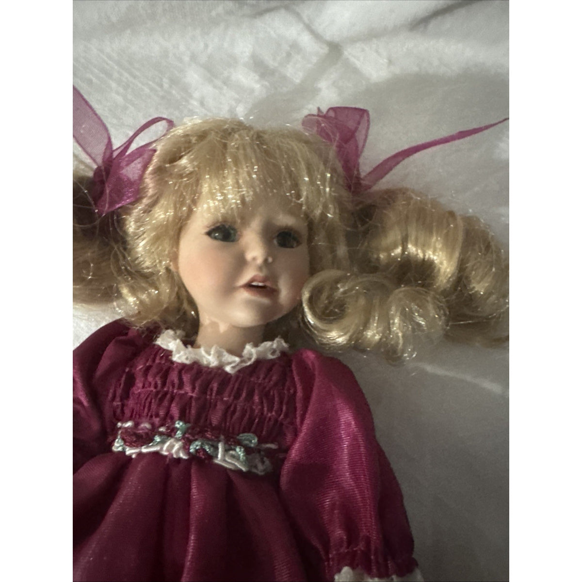 Marie Osmond Tiny Tot Doll HELENA with stand. 8 inches. 2005 #5328 - PreOwned.