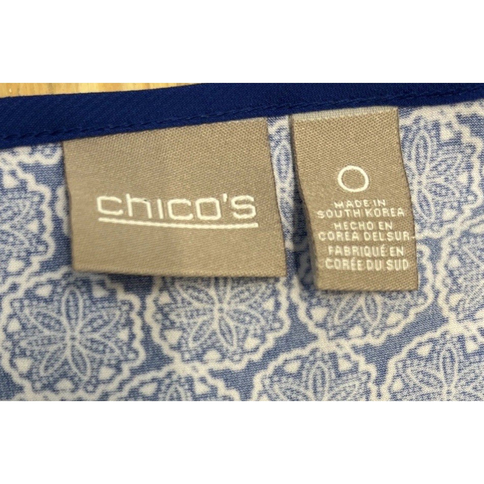 Chicos Blue Medallion Bristol Split Neck Tunic Top Size 0 Small