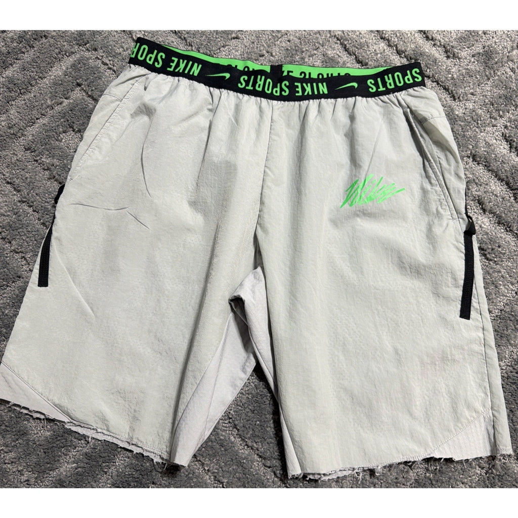 Men’s Nike Sports Woven Logo Training Athletic Cut Off Shorts Size XL