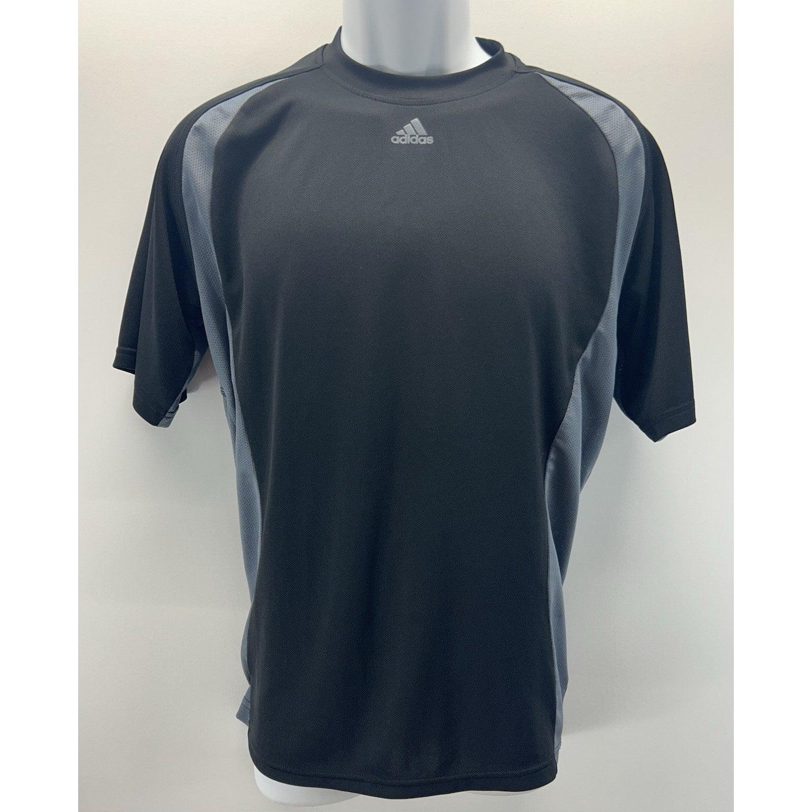 Adidas Black Gray Pullover Three Stripes Top Mens Size Medium Mesh Short Sleeve.