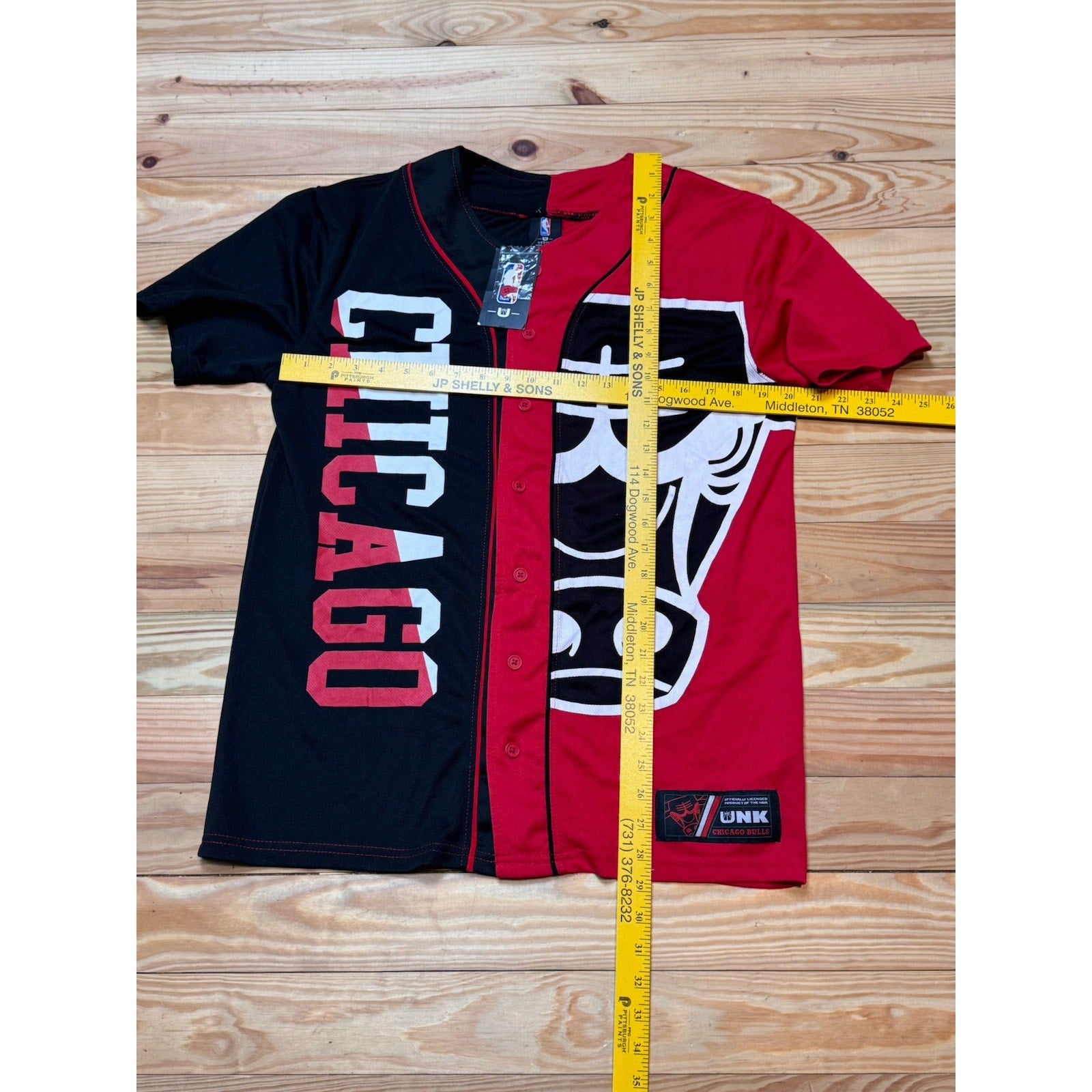 Chicago Bulls Jersey Medium NBA Button Up Shirt Short Sleeve Red Black UNK NWT