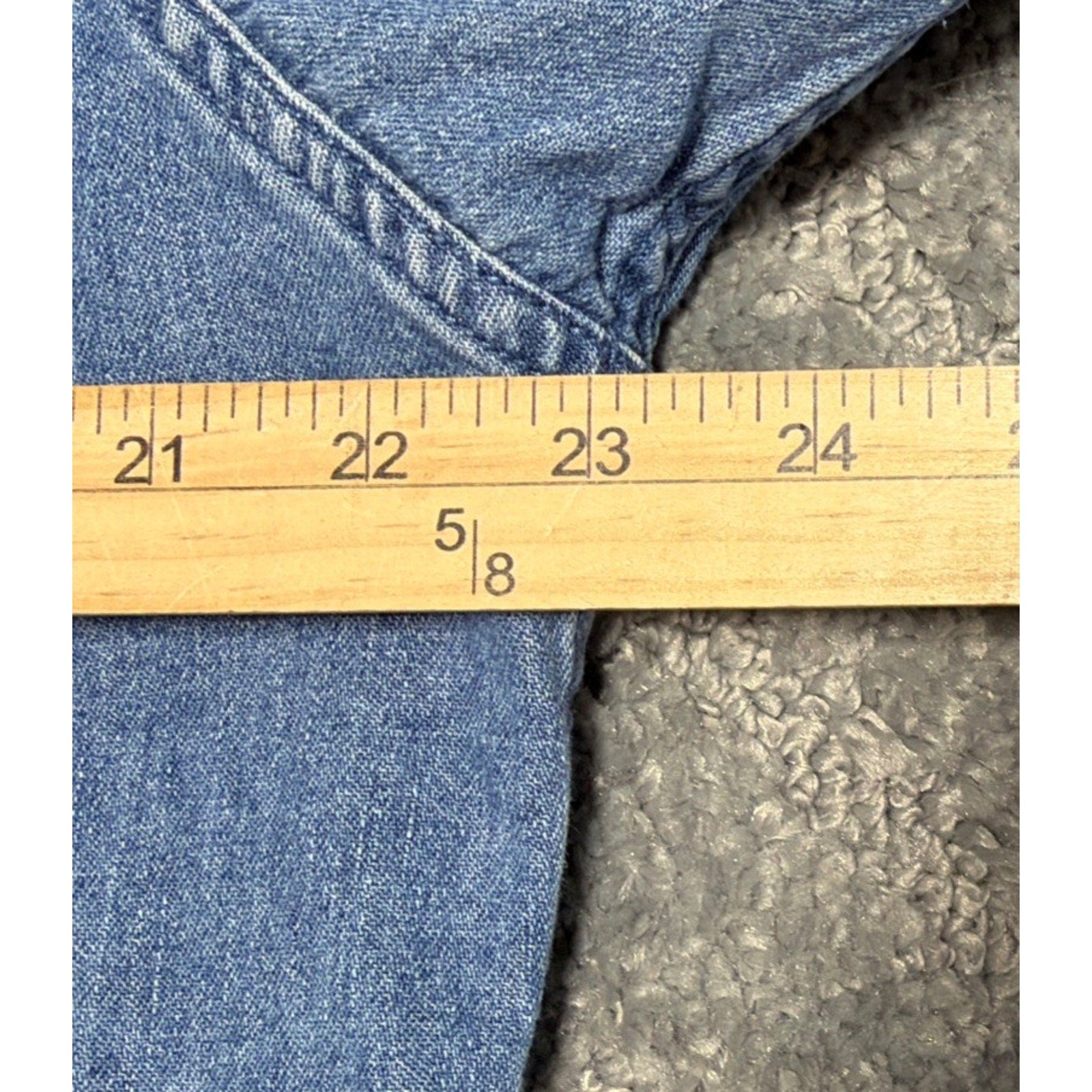 Cabela's Vintage Blue Chambray Denim Jean Button Down Shirt Mens Size M Y2K