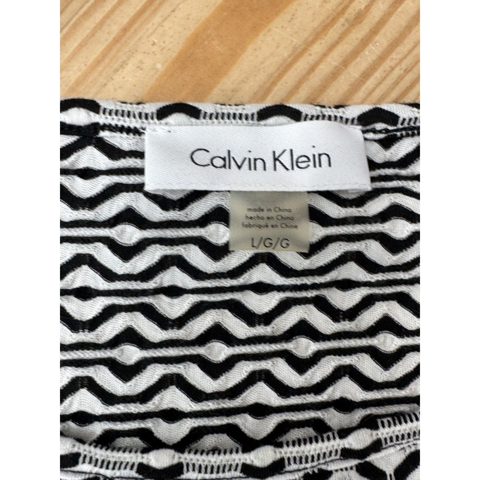 Calvin Klein Black White Zig Zap Logo Top Blouse Short Sleeve Women’s Large