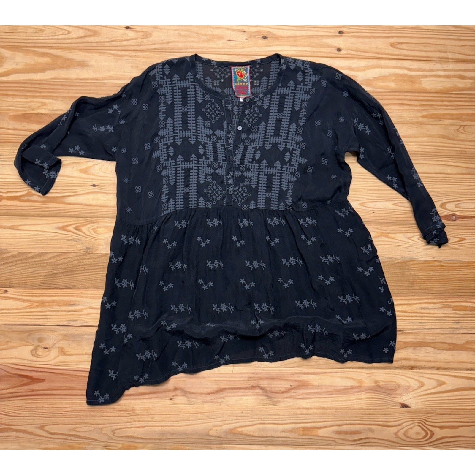 Johnny Was Blouse Women’s S Black Embroidered Aztec Tunic
