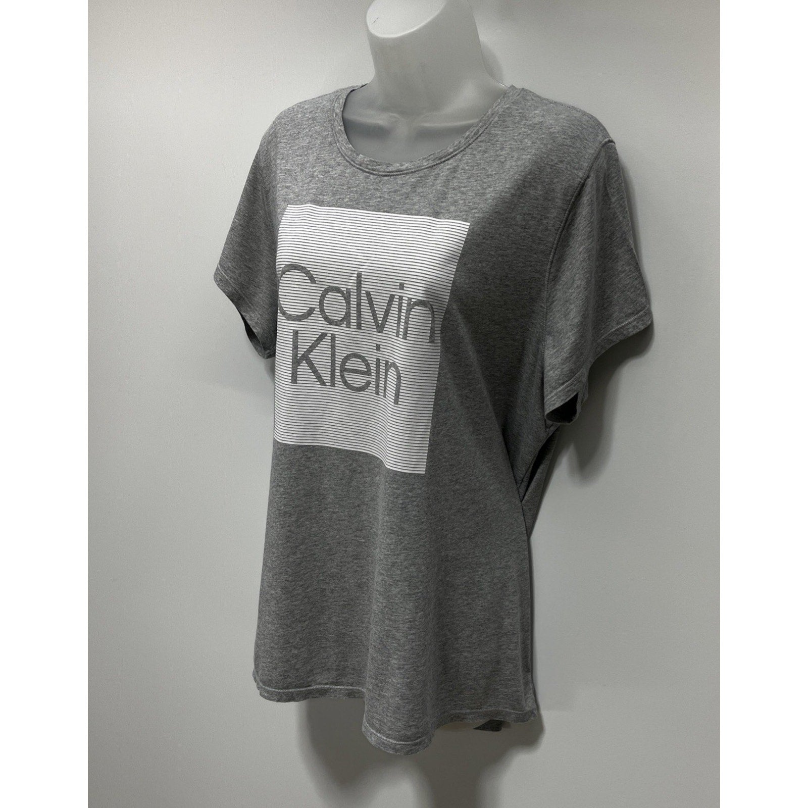 Calvin Klein Performance Womens 1X Gray Short Sleeve Shirt With White Logo